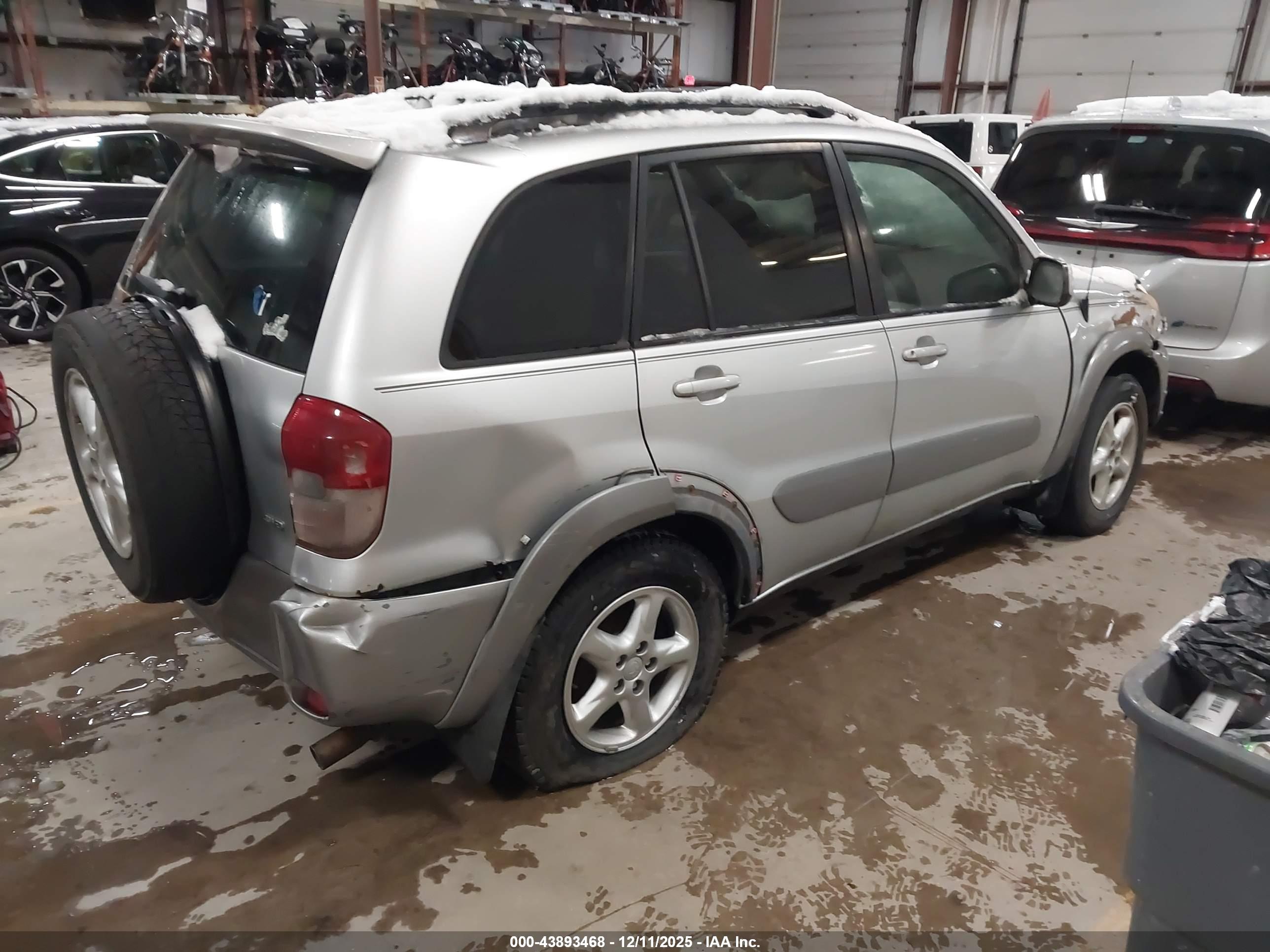 TOYOTA RAV4 image 4