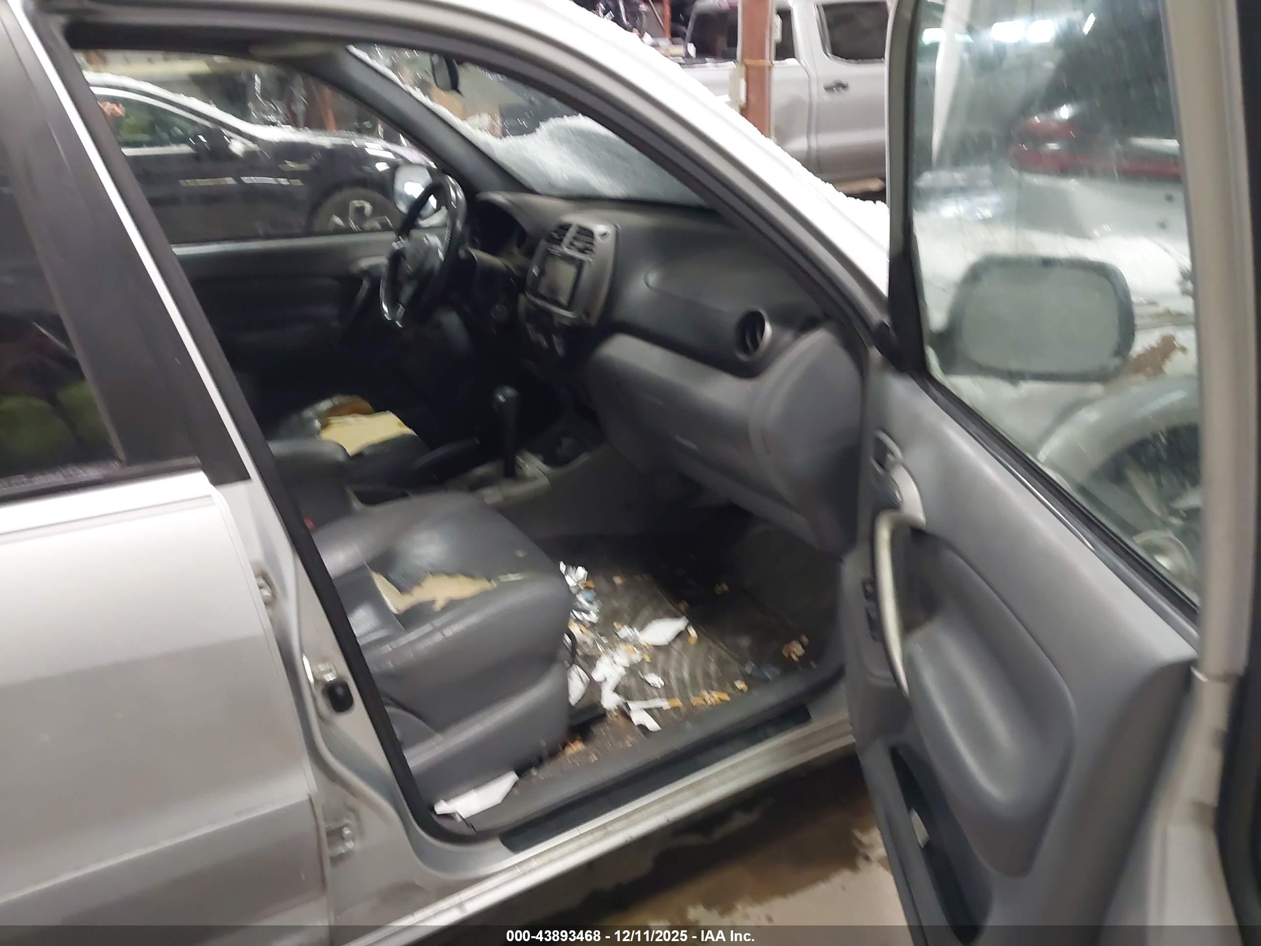 TOYOTA RAV4 image 5