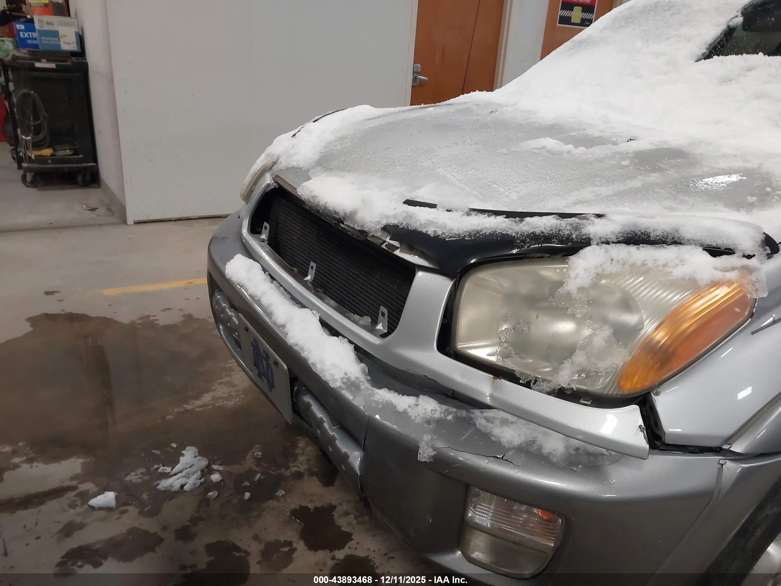 TOYOTA RAV4 image 6