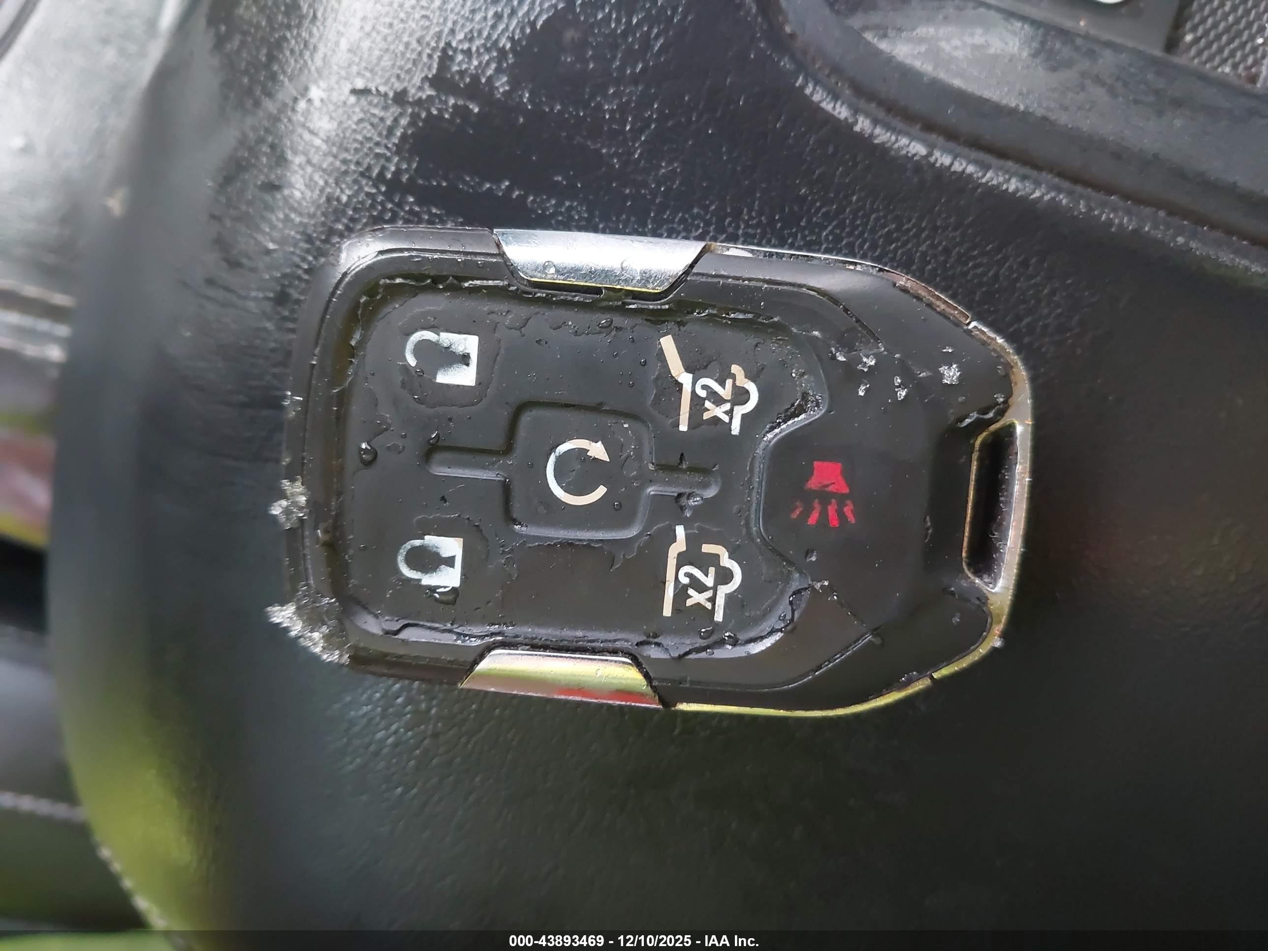 GMC YUKON image 11