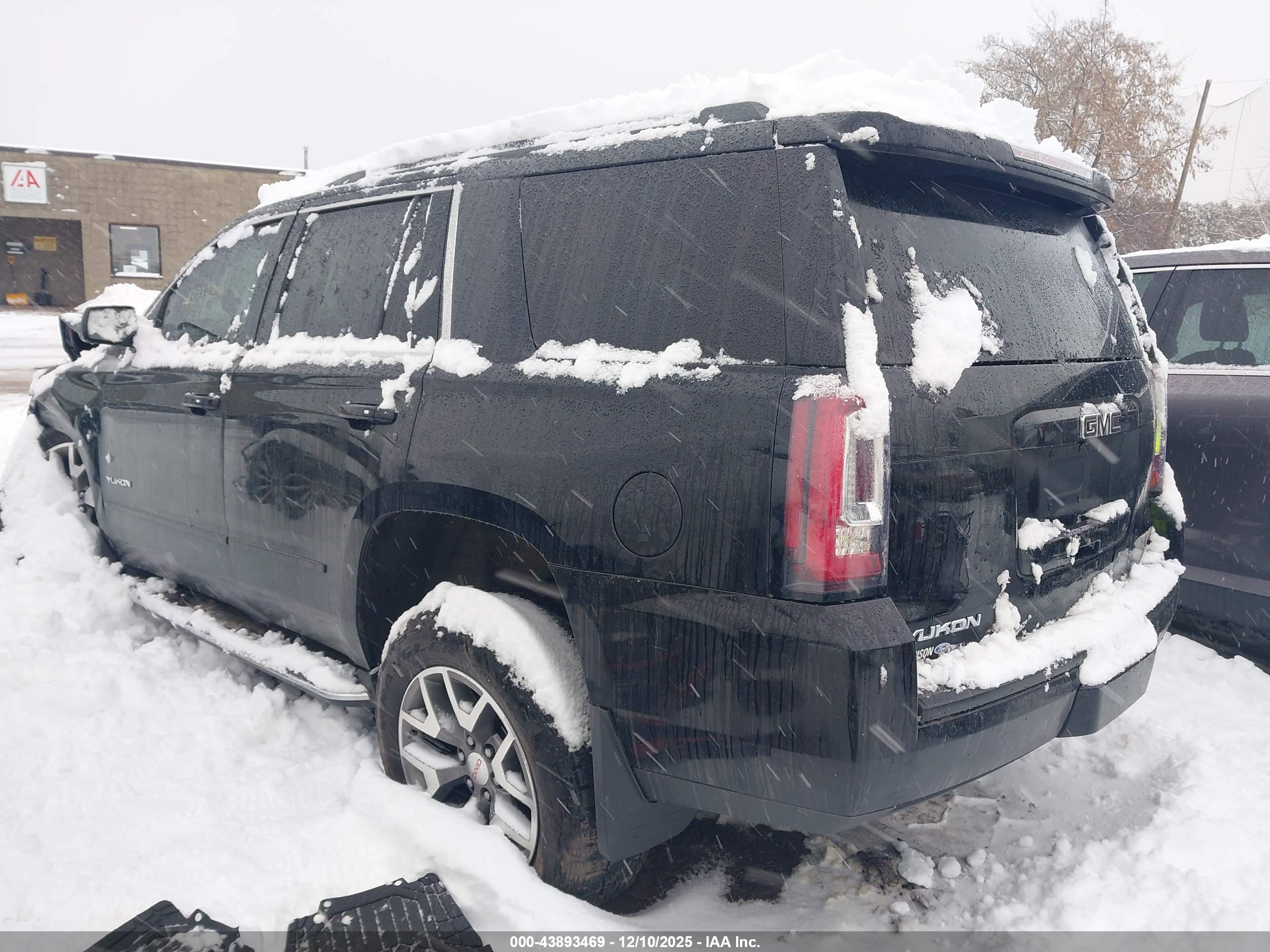 GMC YUKON image 3