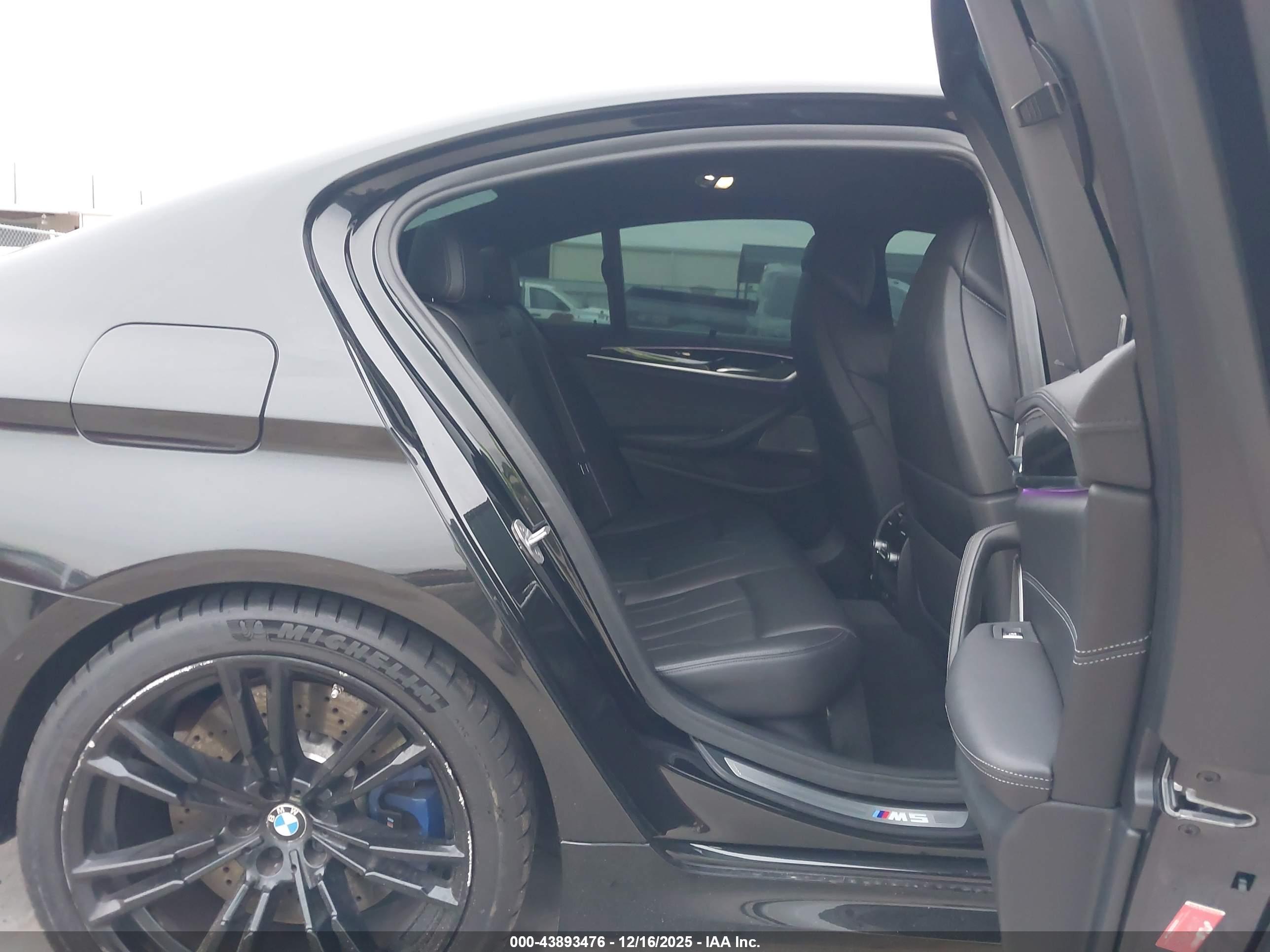 BMW M5 image 8