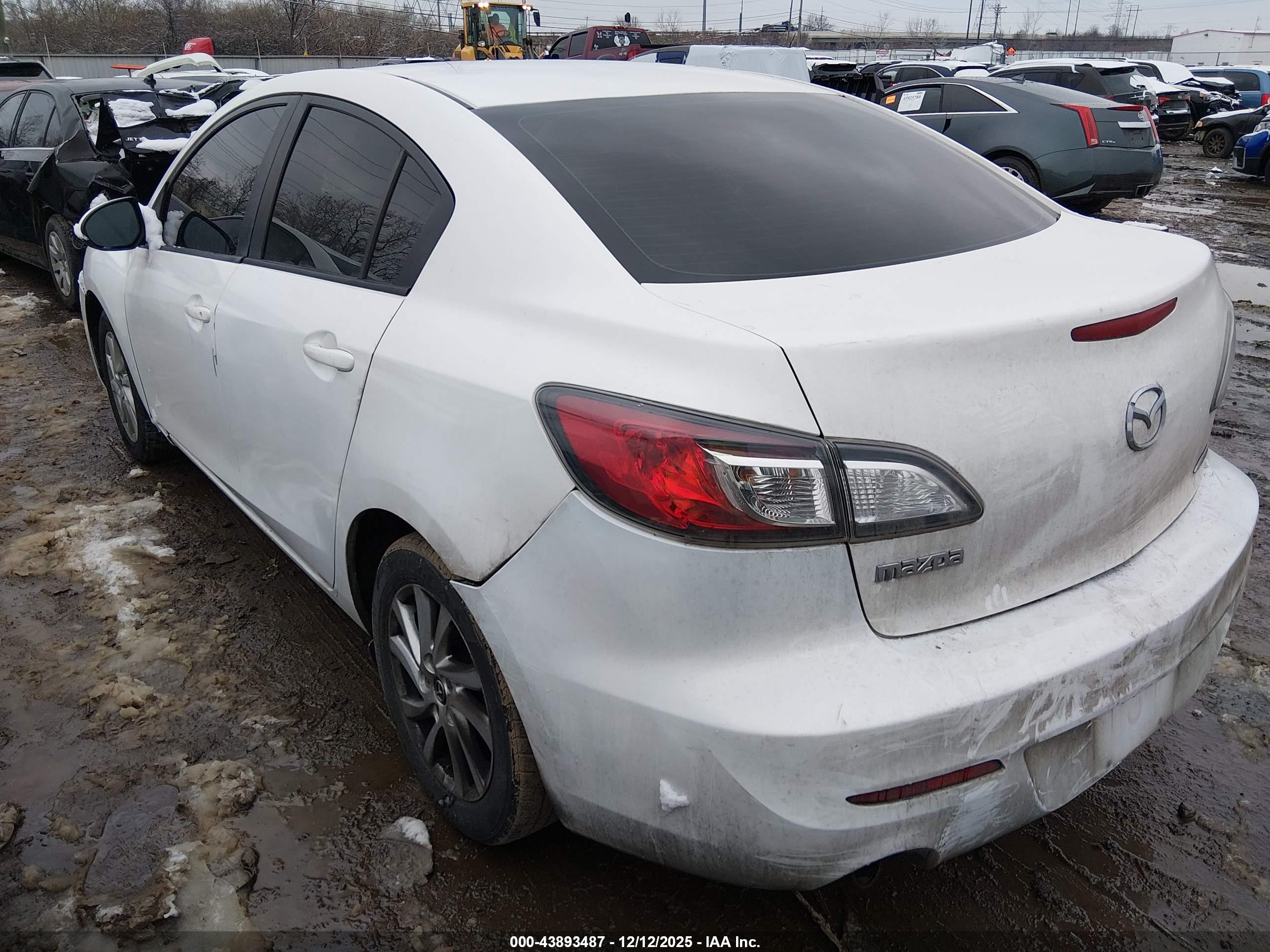 MAZDA MAZDA3 image 3