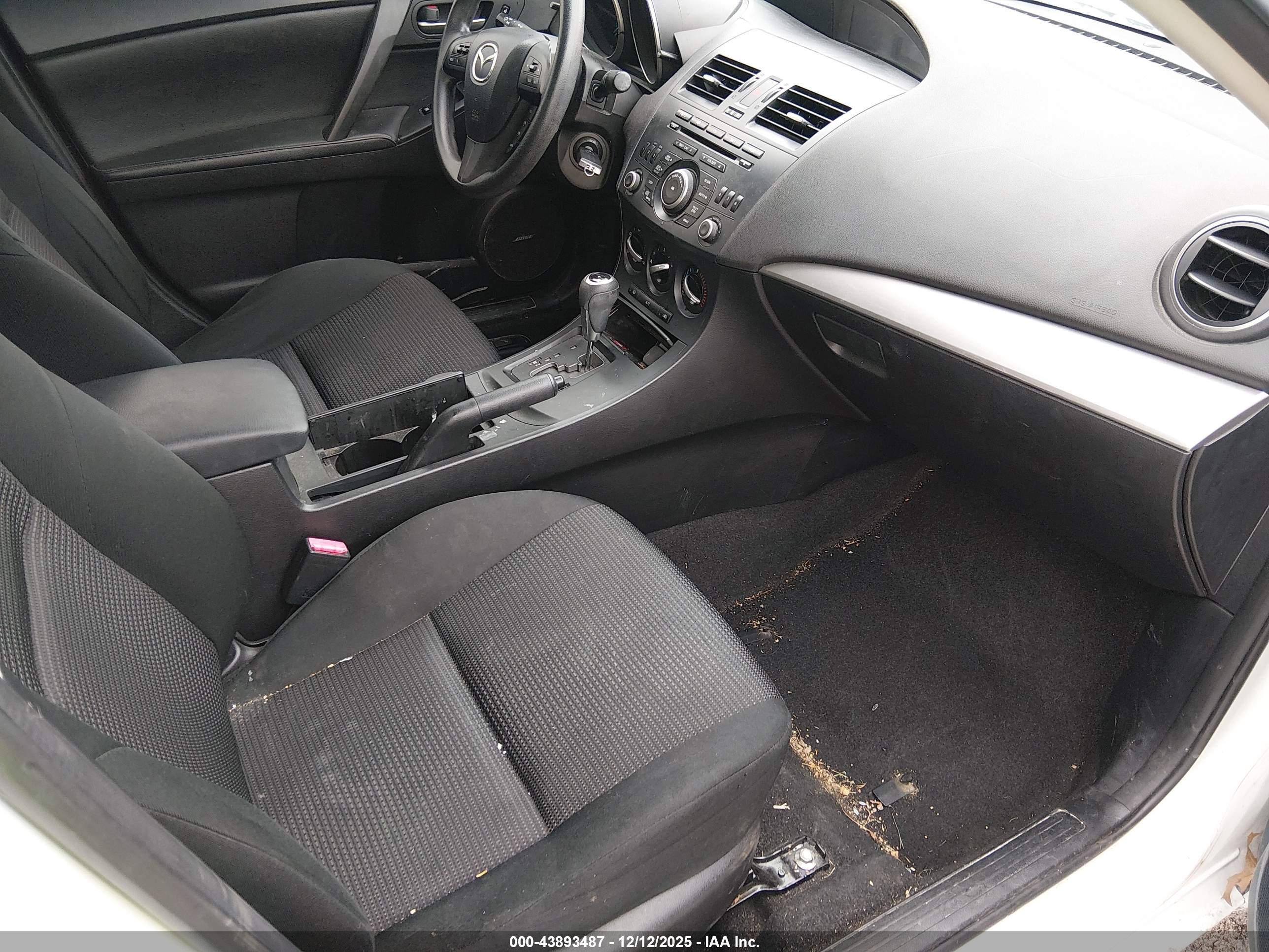 MAZDA MAZDA3 image 5