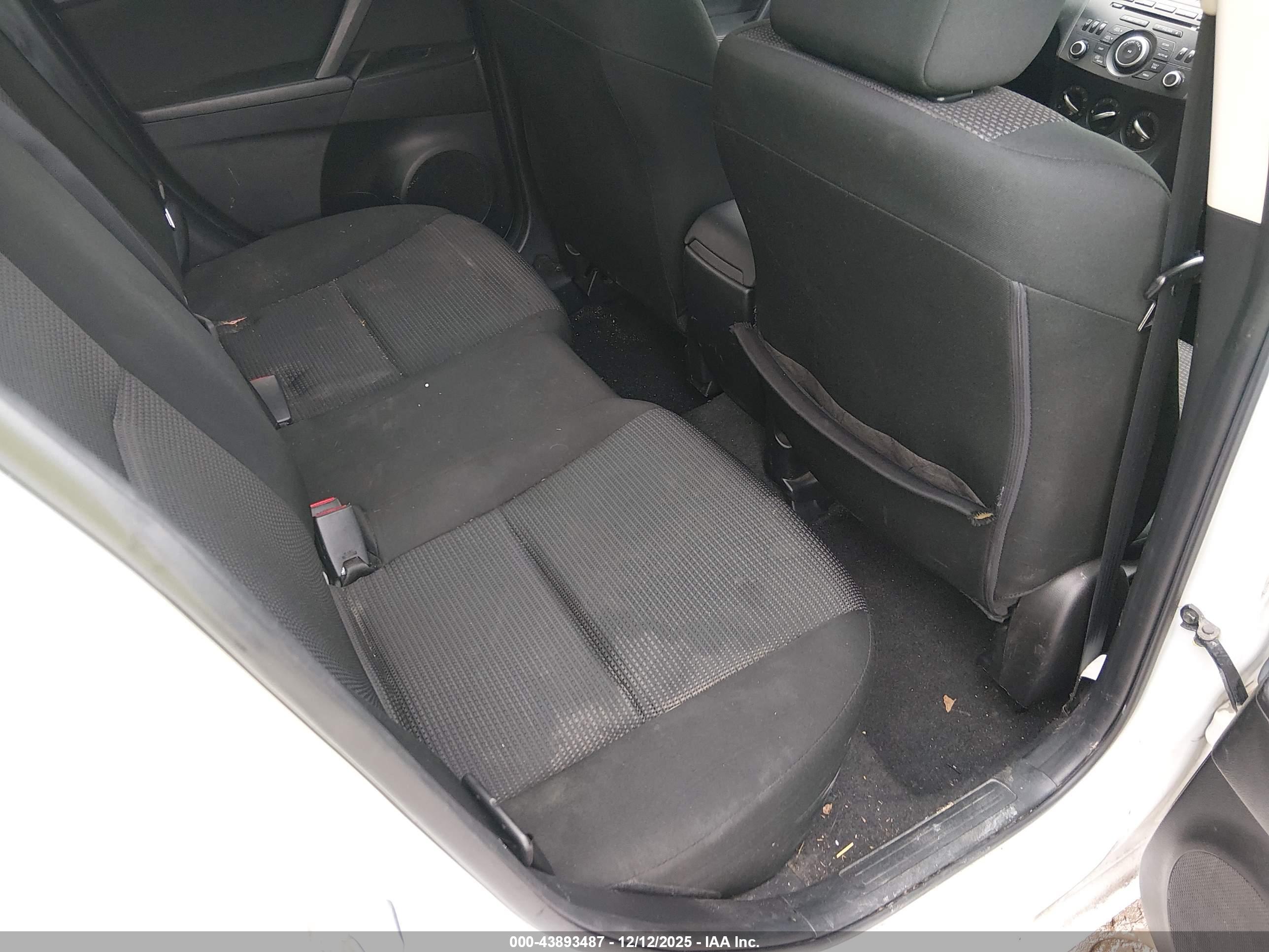 MAZDA MAZDA3 image 8
