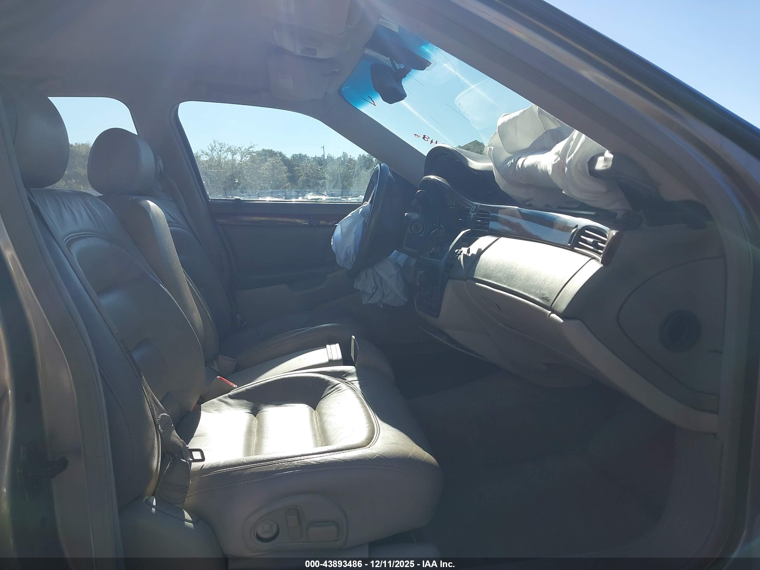 CADILLAC DEVILLE image 5
