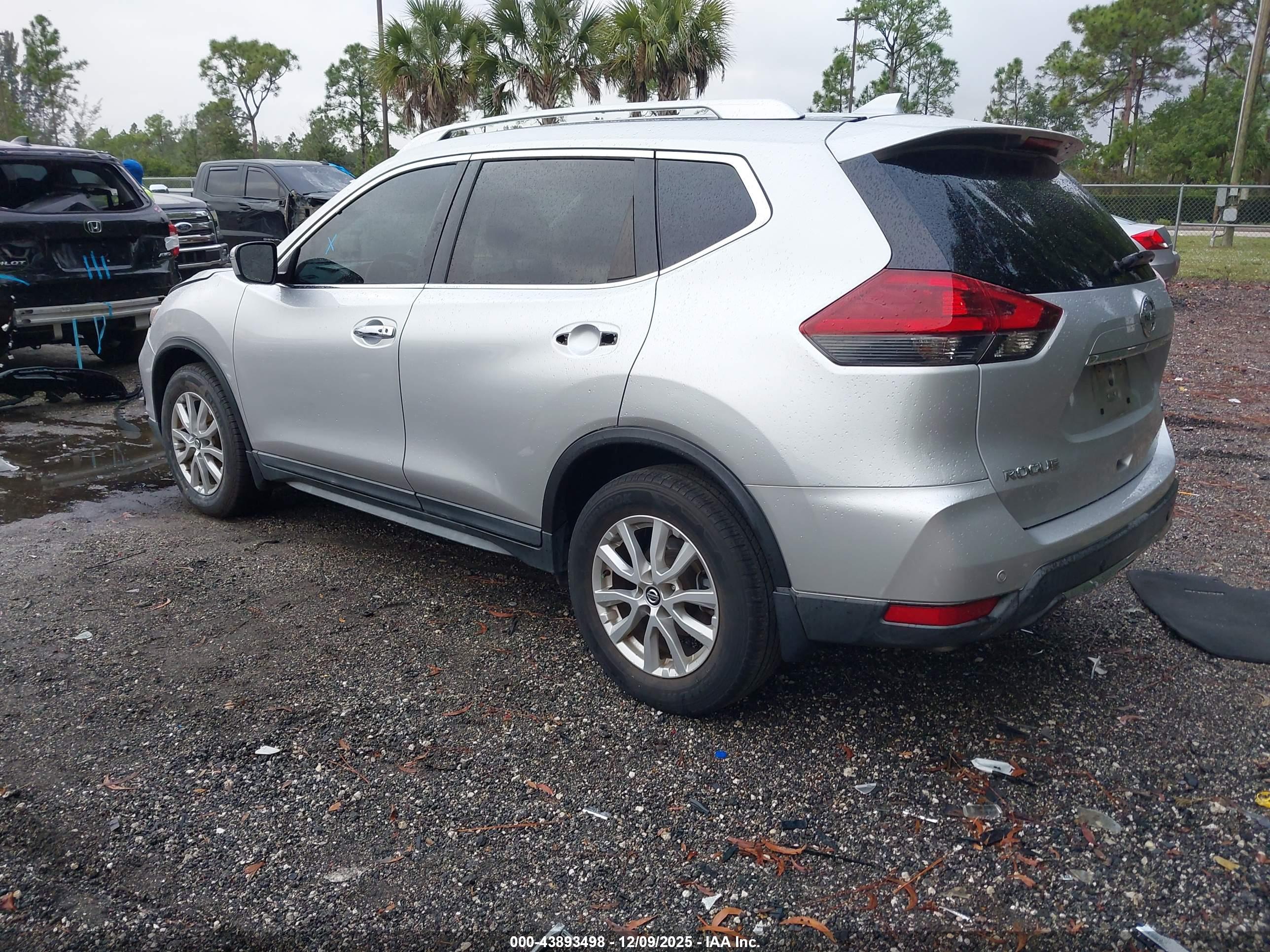 NISSAN ROGUE image 3