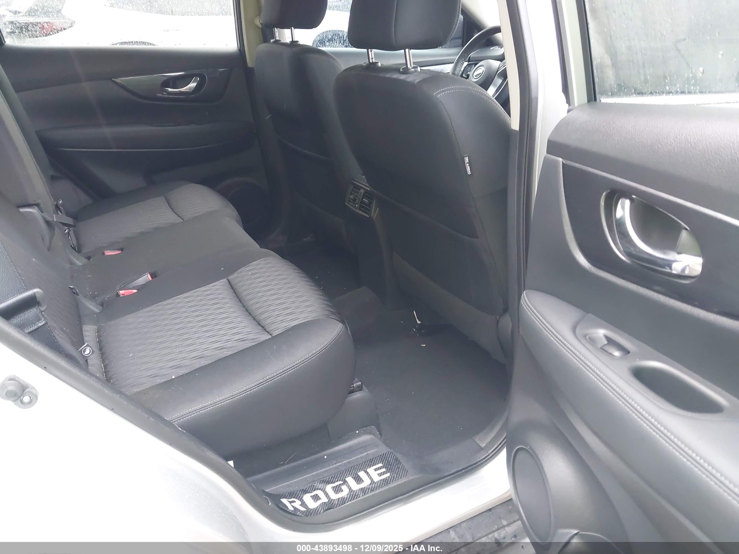 NISSAN ROGUE image 8