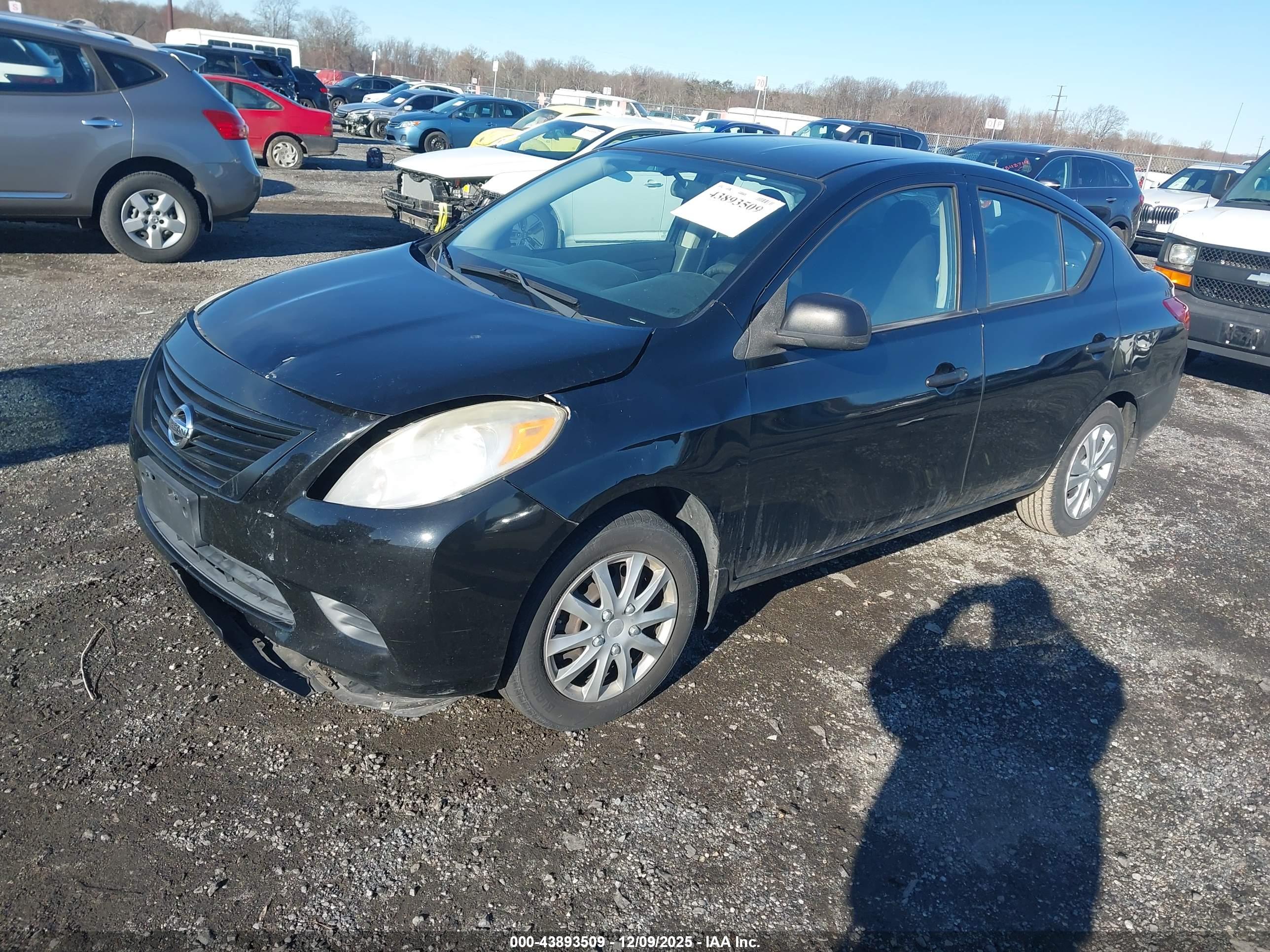 NISSAN VERSA image 2