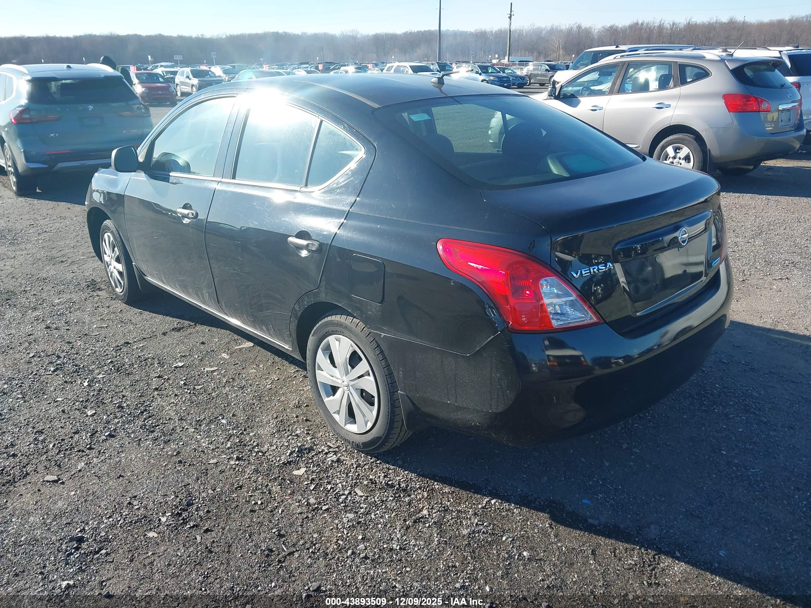 NISSAN VERSA image 3