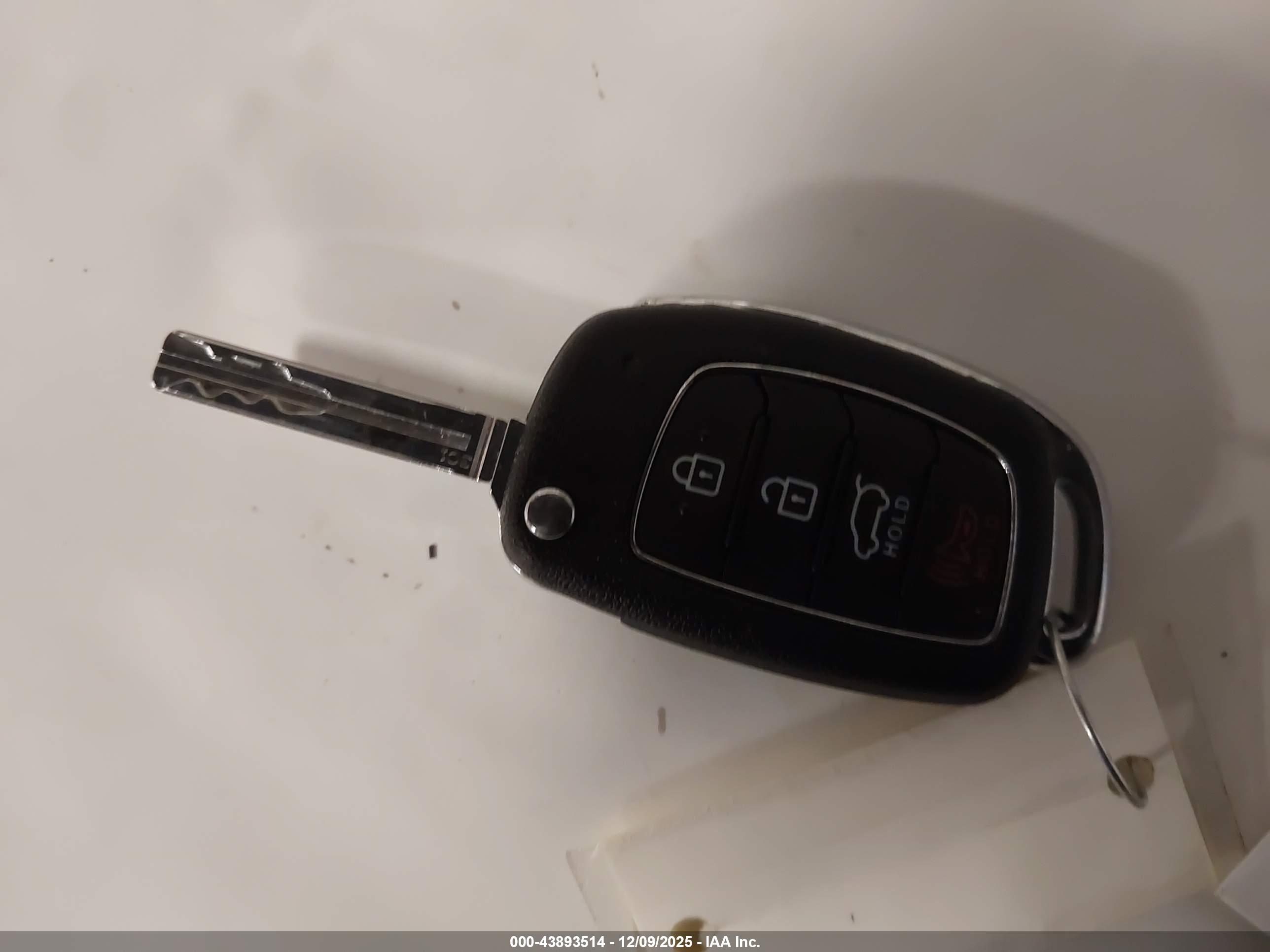 HYUNDAI TUCSON image 11