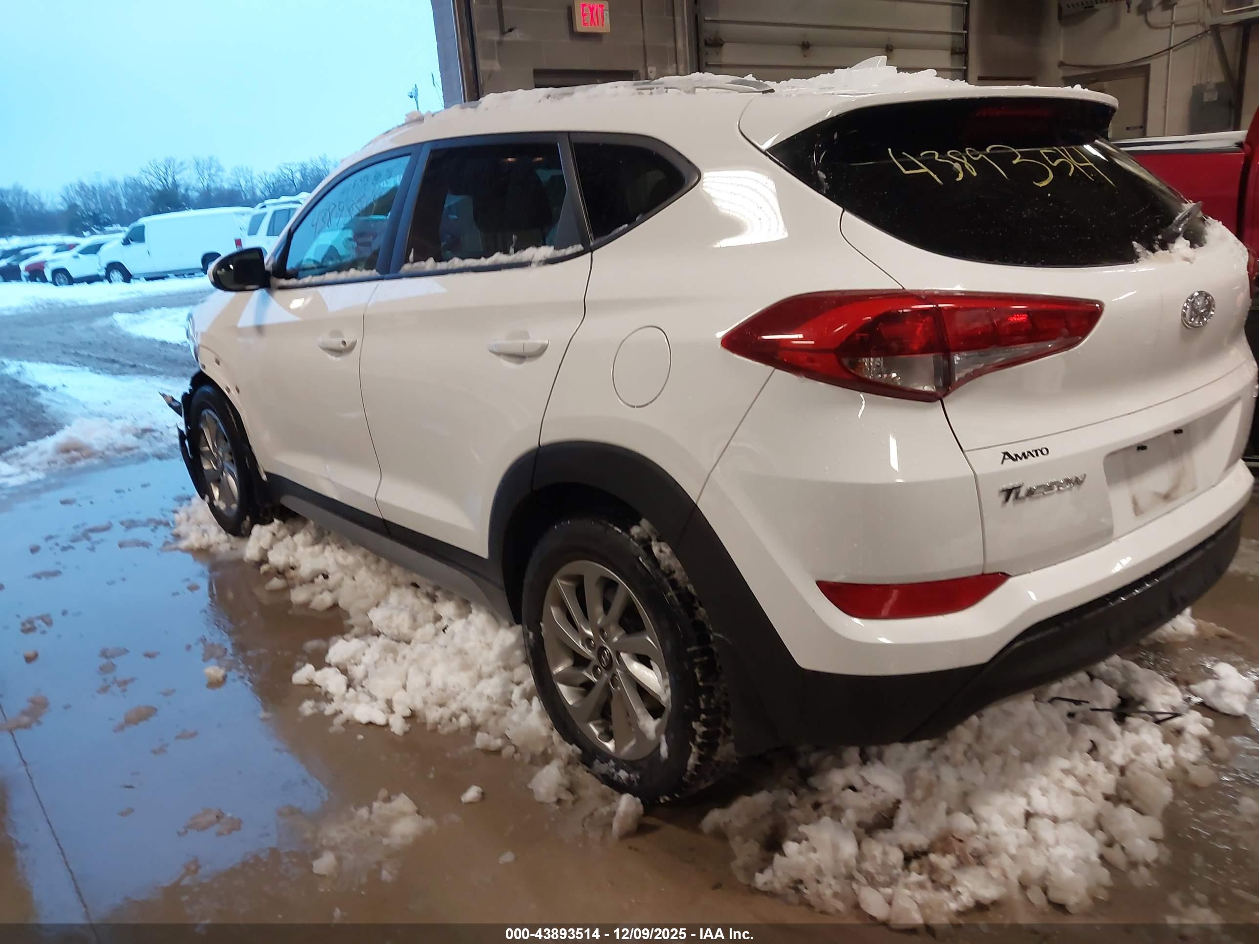 HYUNDAI TUCSON image 3