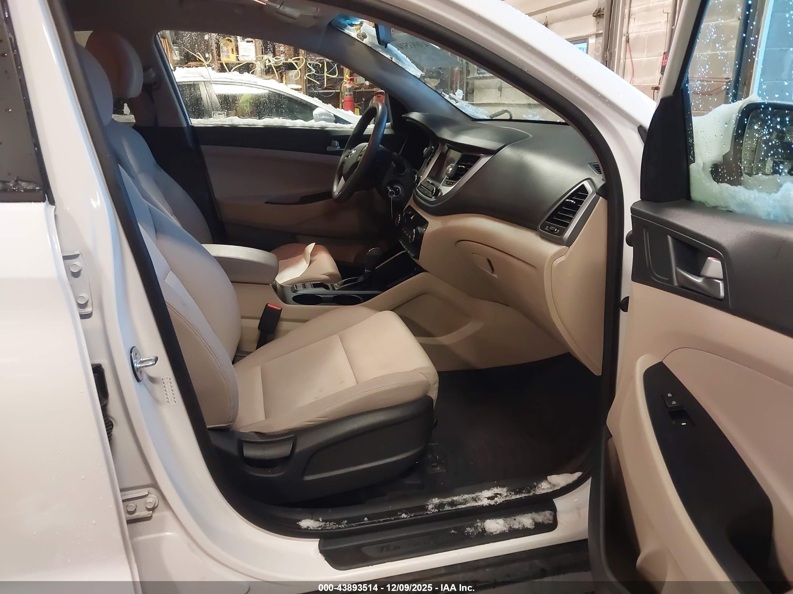 HYUNDAI TUCSON image 5