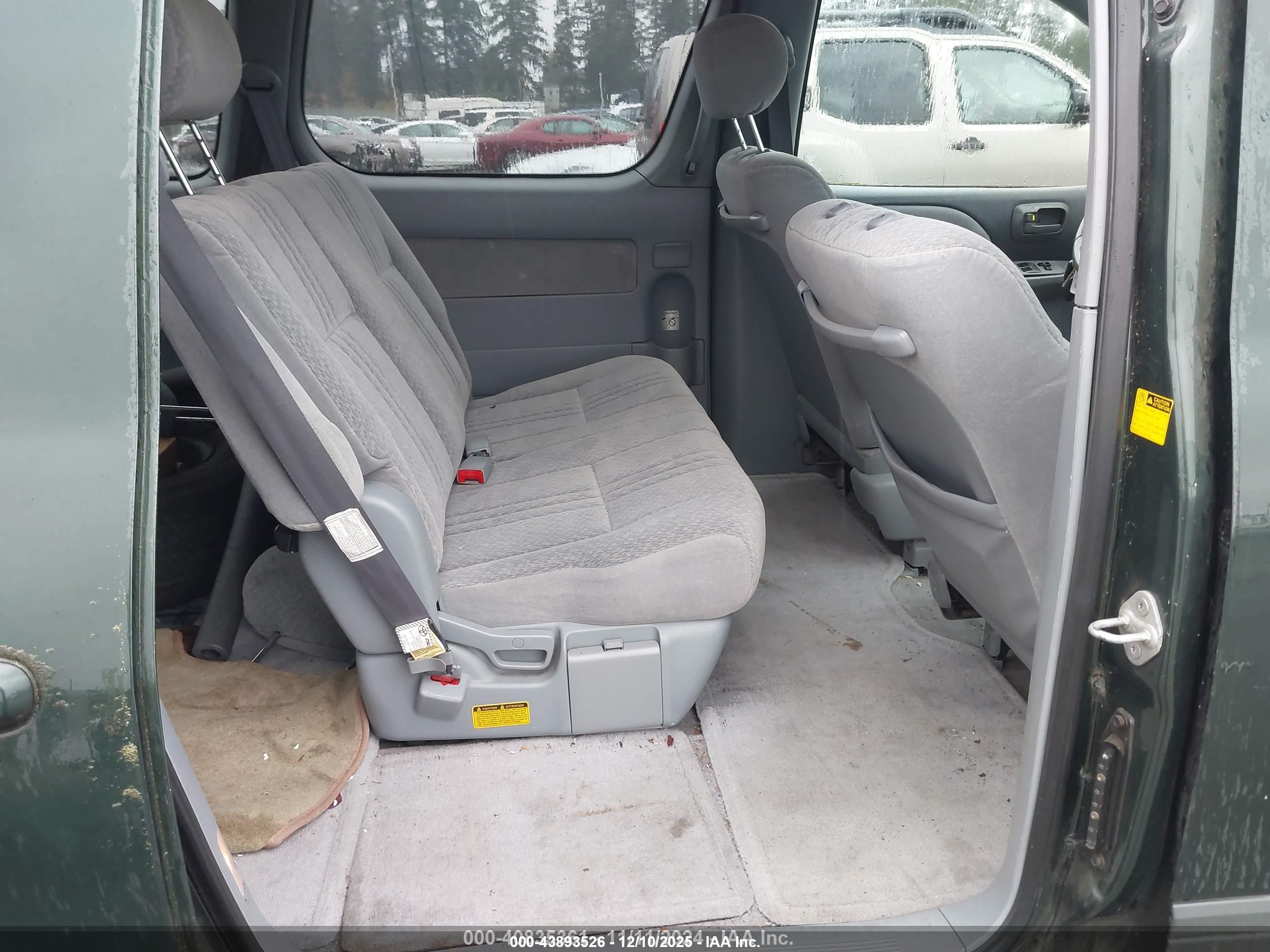 TOYOTA SIENNA image 8