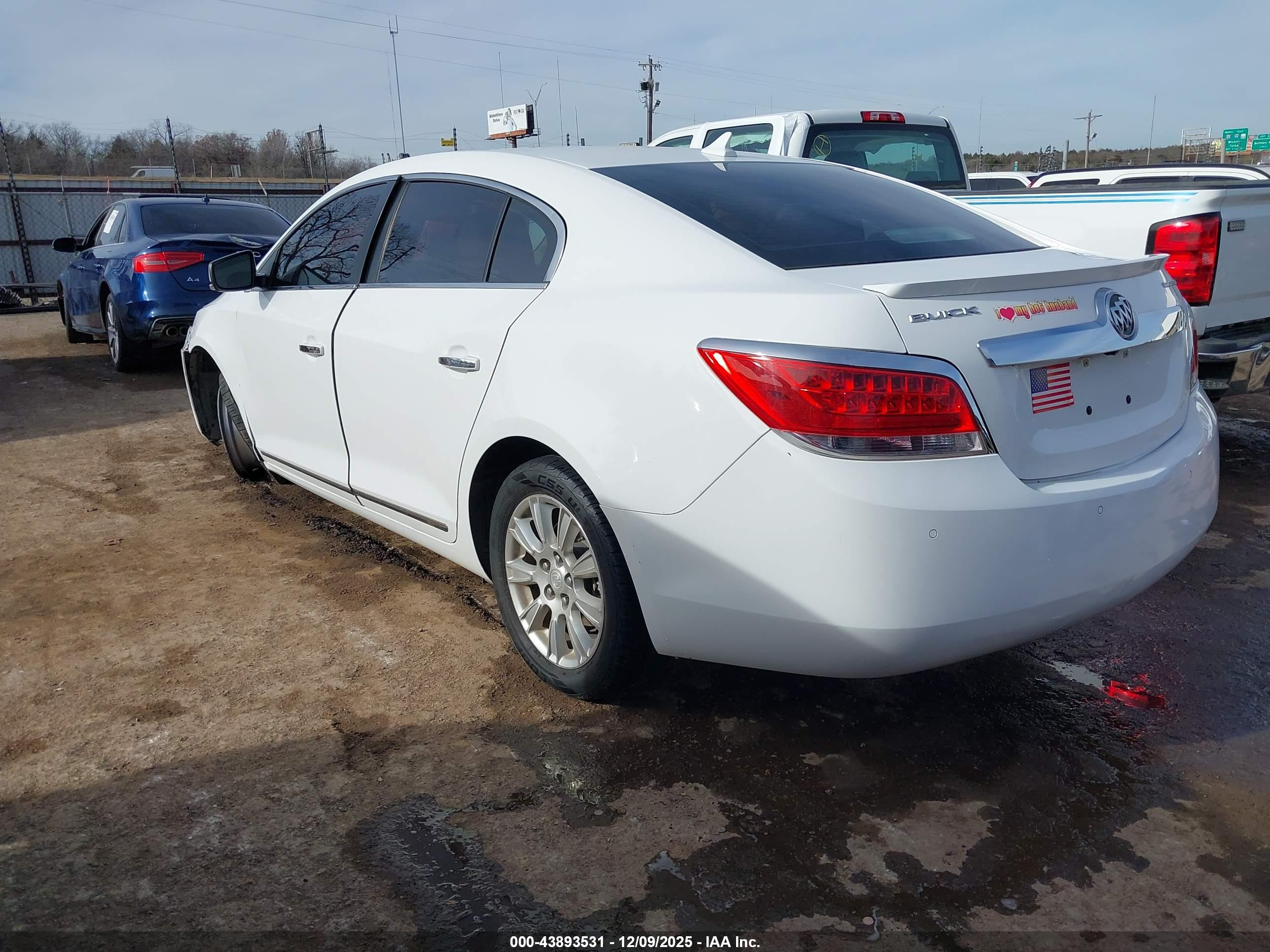 BUICK LACROSSE image 3