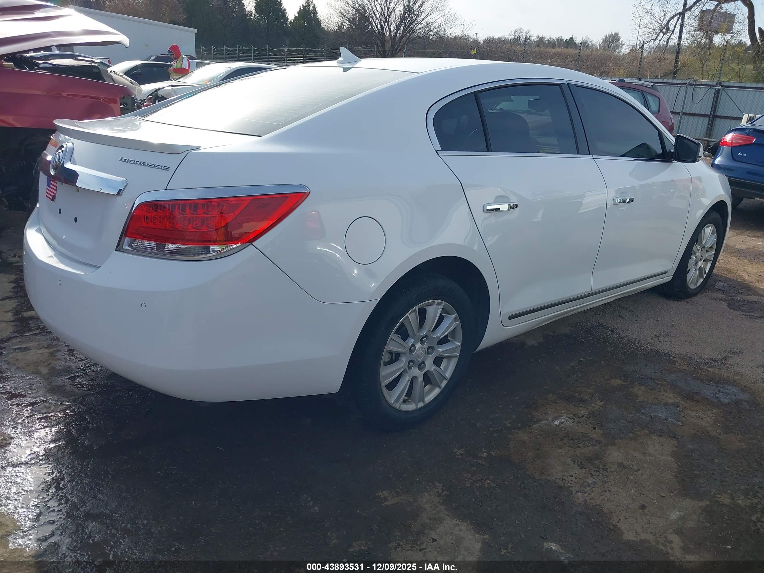 BUICK LACROSSE image 4