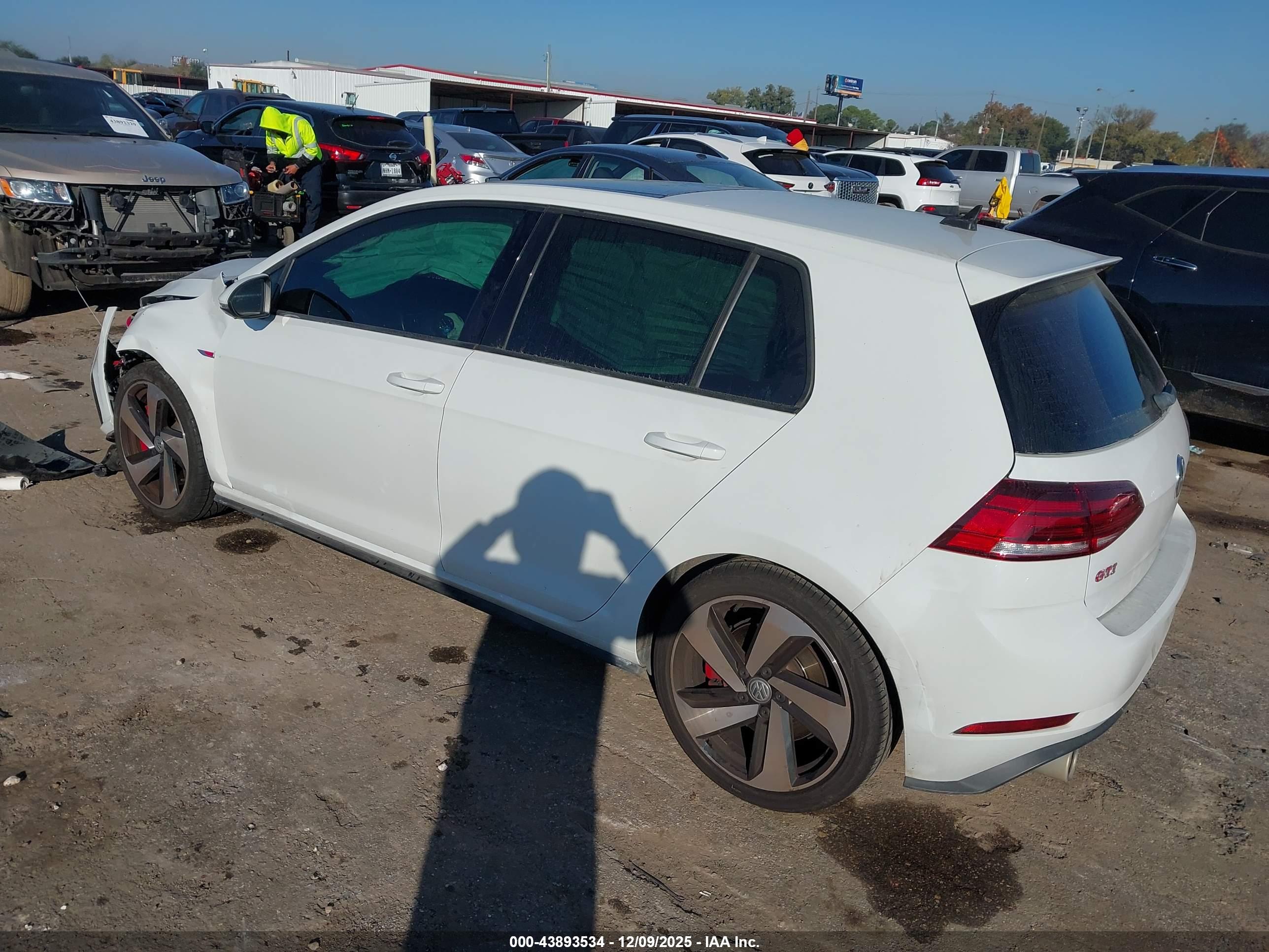 VOLKSWAGEN GOLF image 3