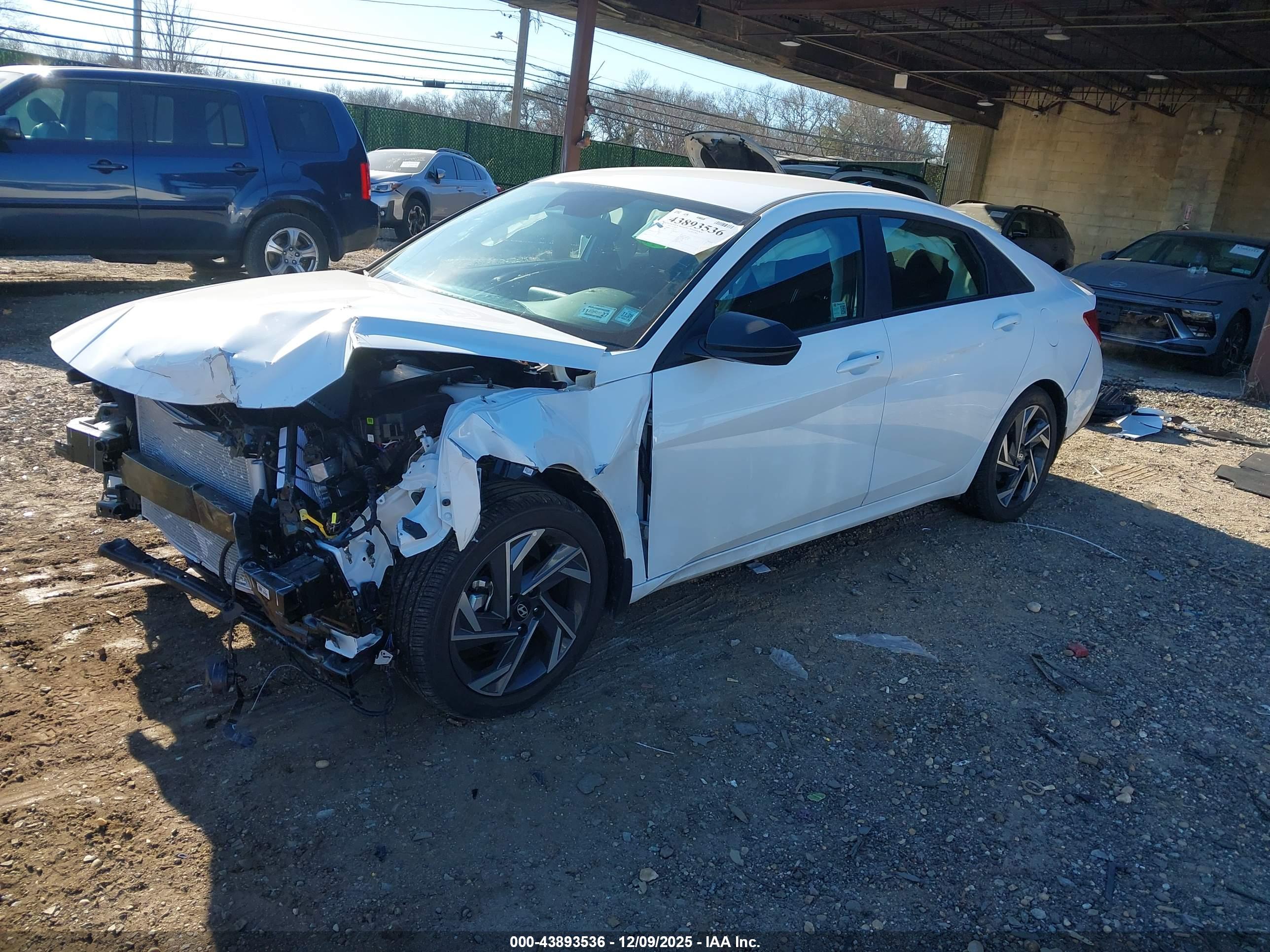 HYUNDAI ELANTRA image 2