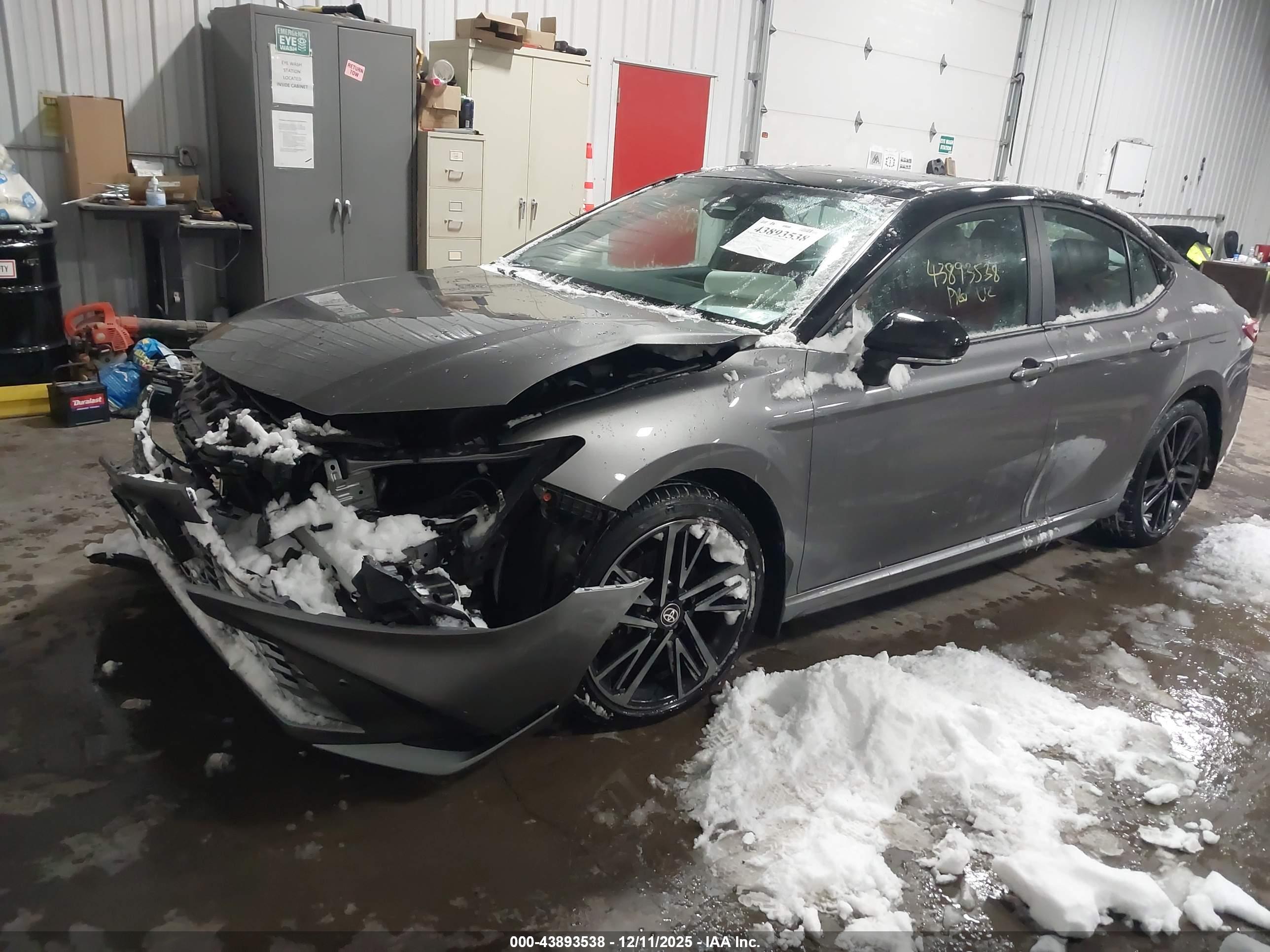 TOYOTA CAMRY image 2