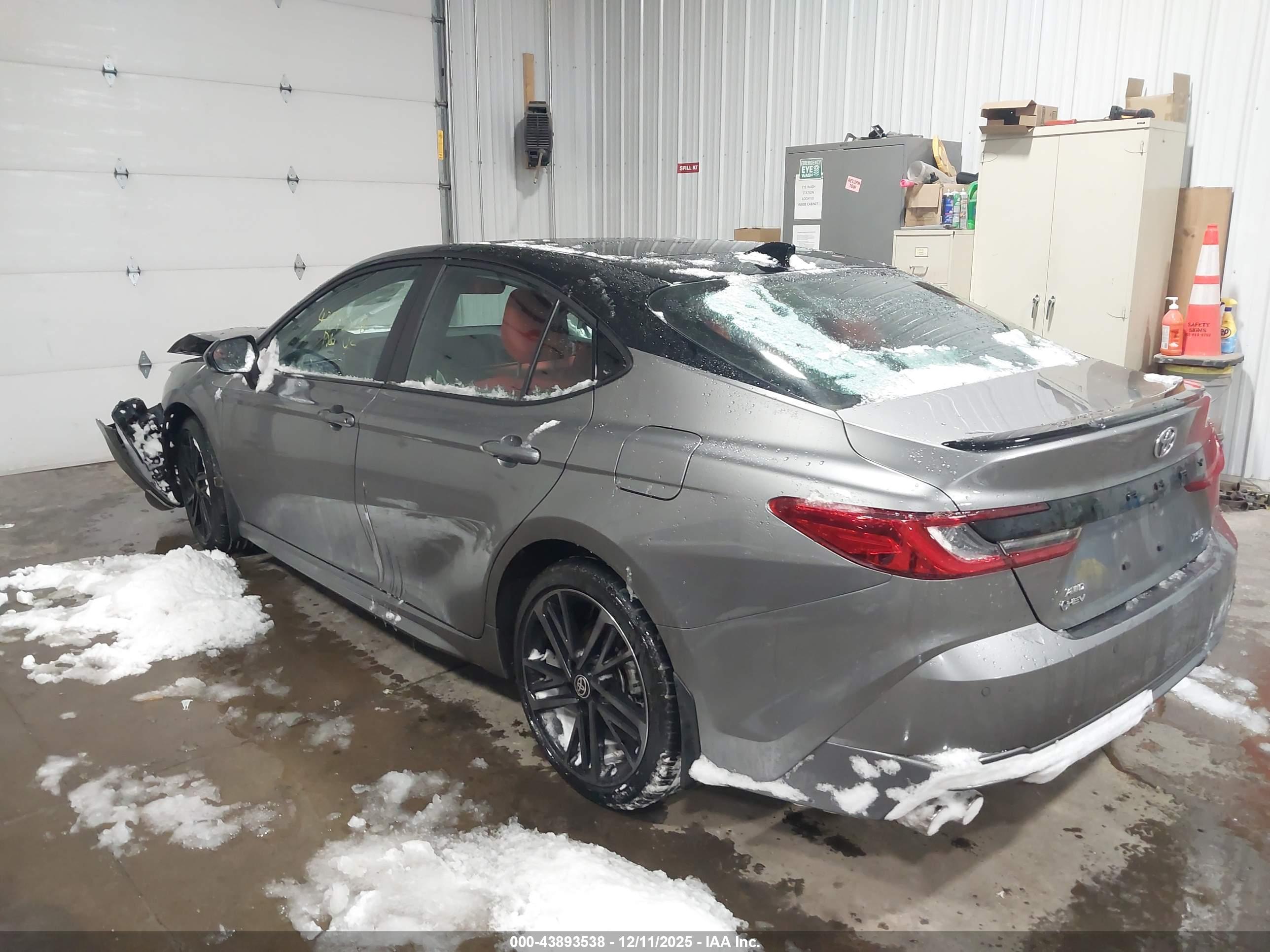 TOYOTA CAMRY image 3