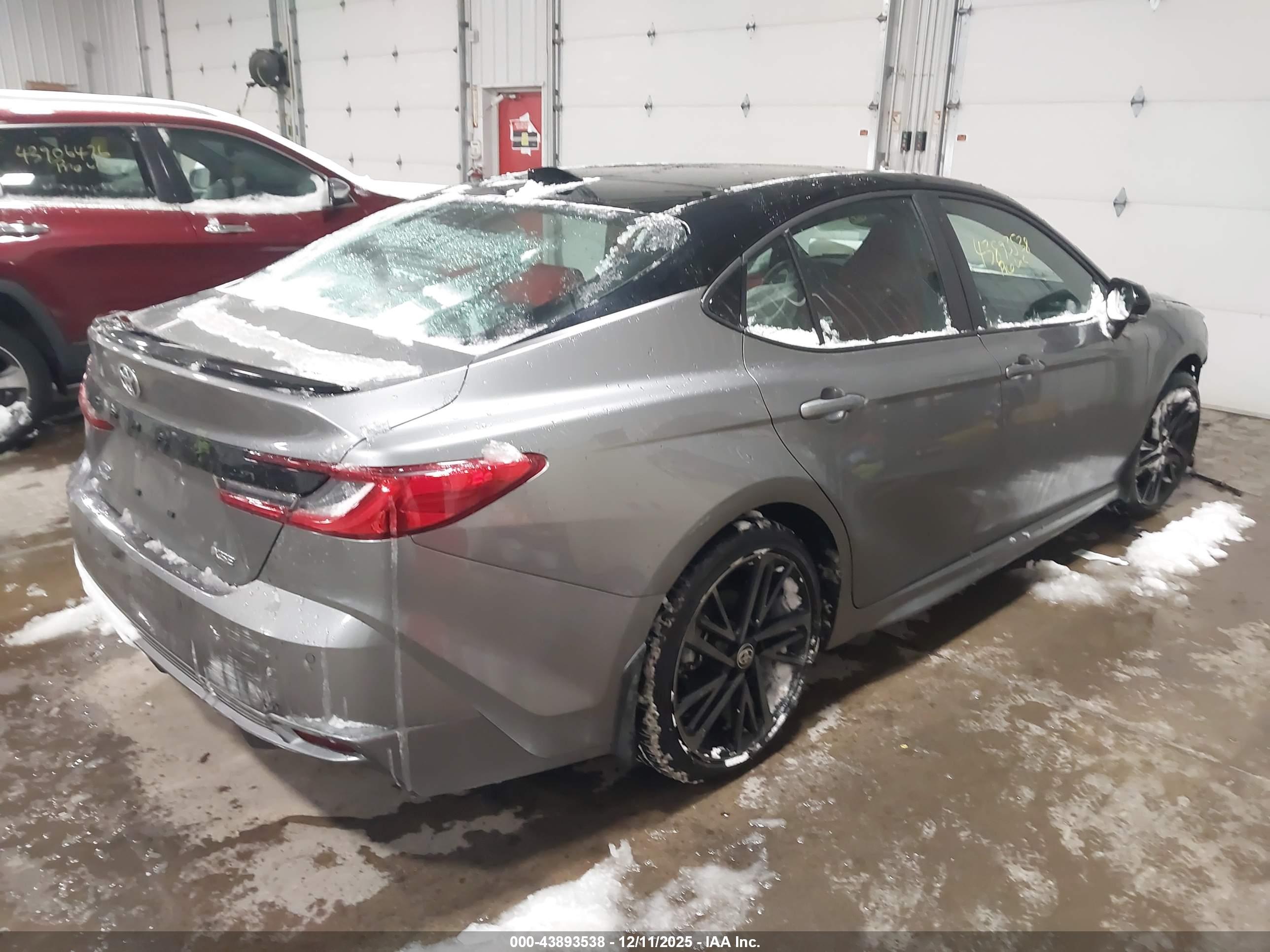 TOYOTA CAMRY image 4