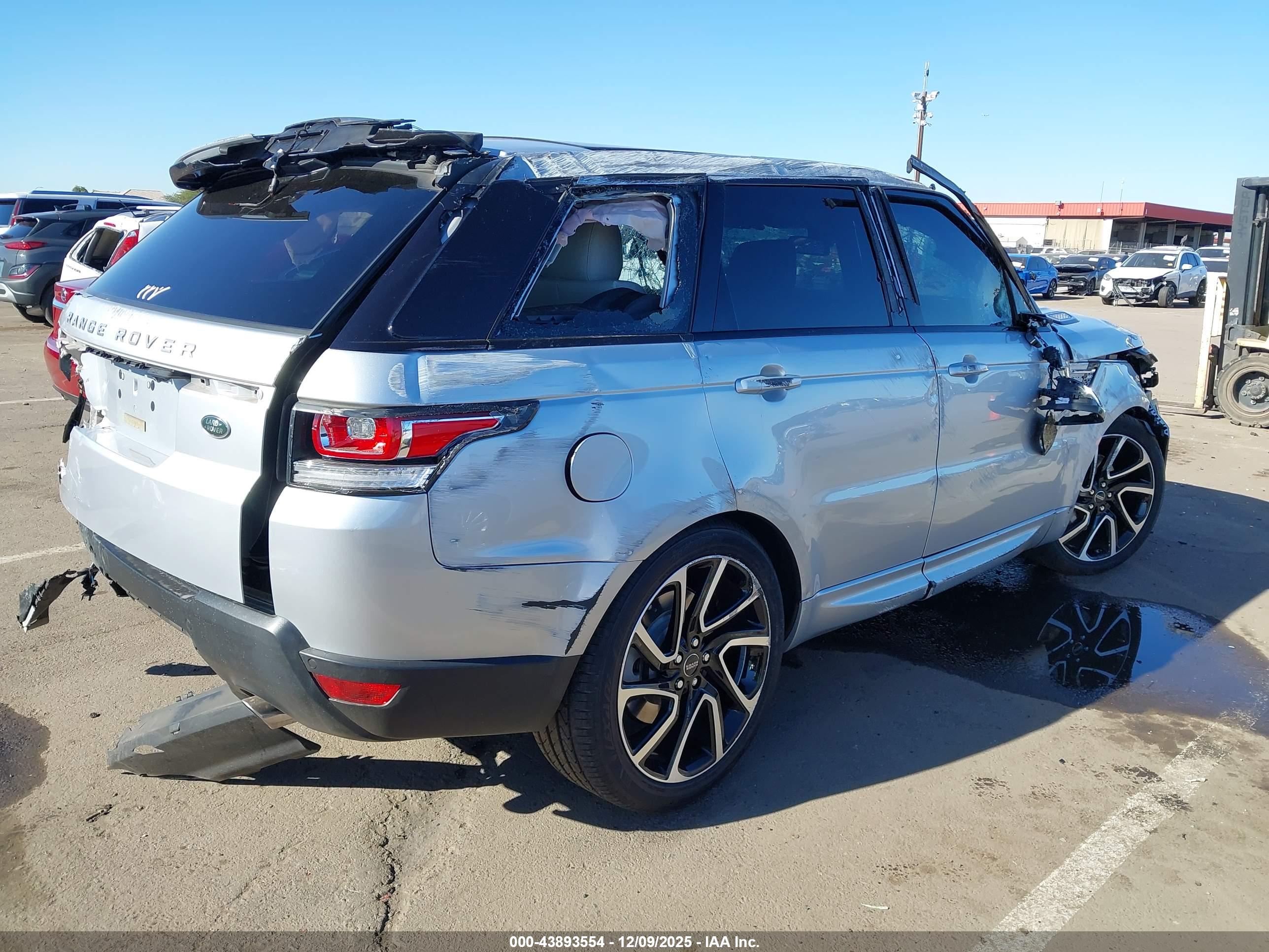 LAND ROVER image 4