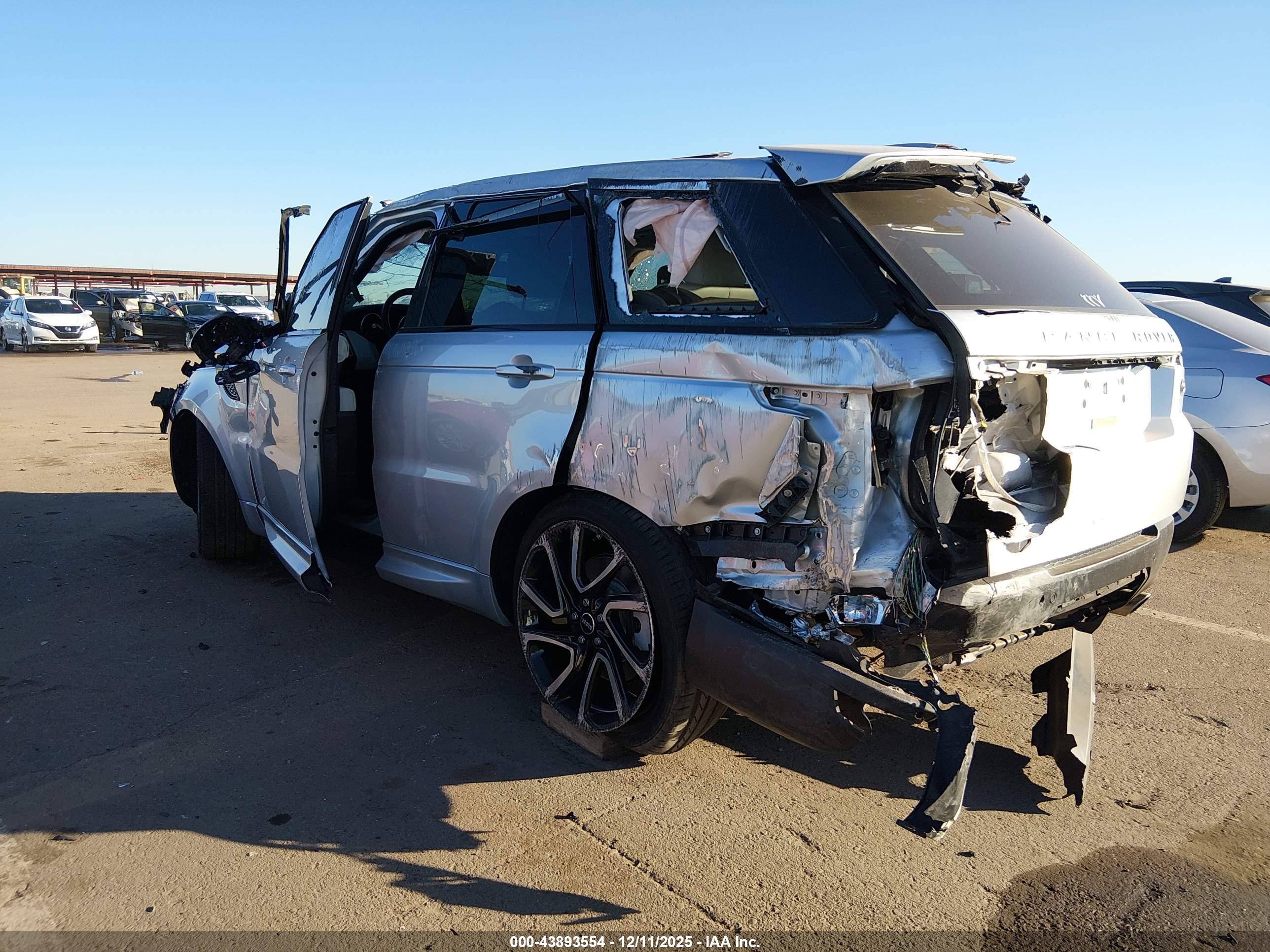 LAND ROVER image 6