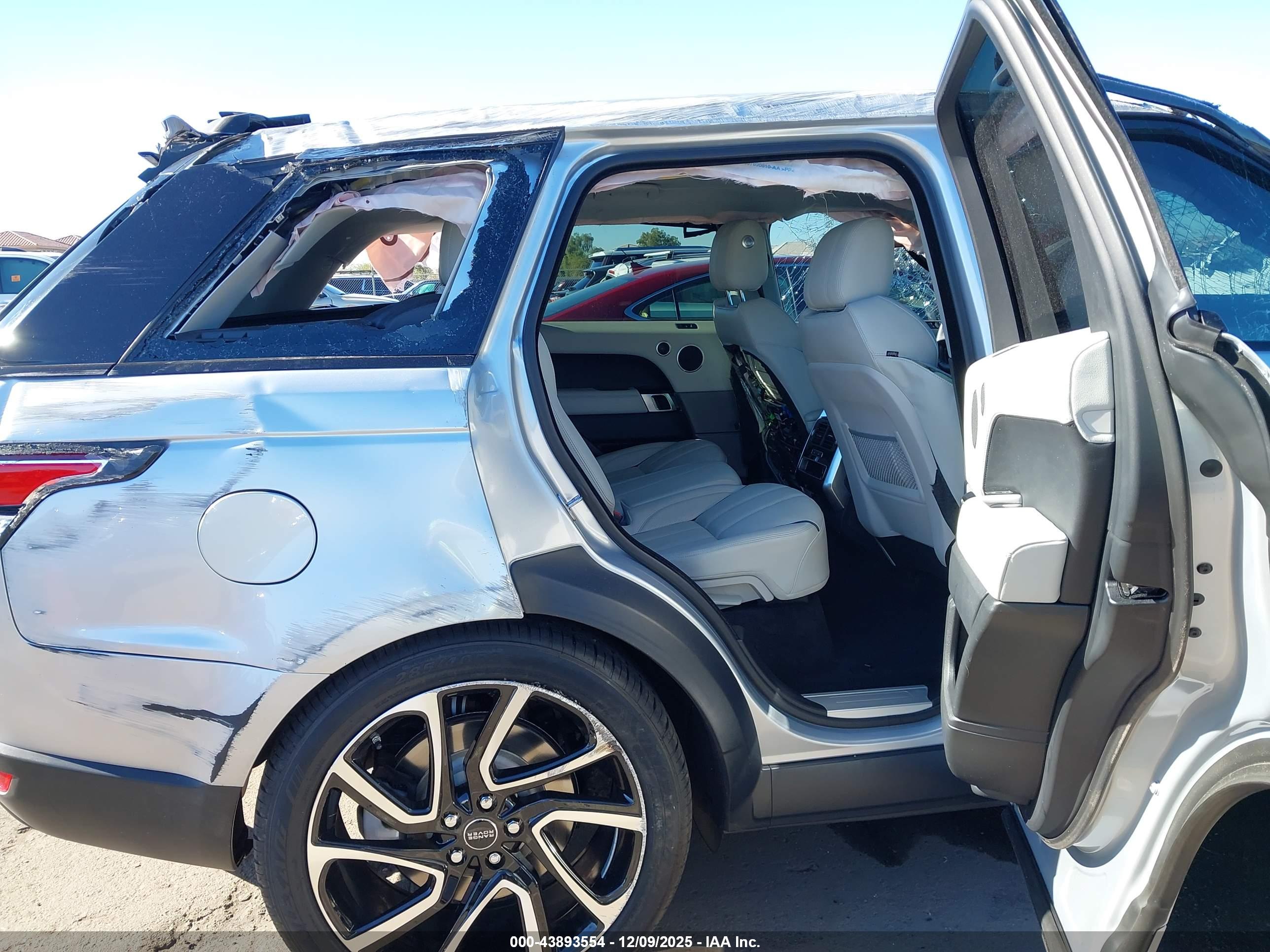 LAND ROVER image 8