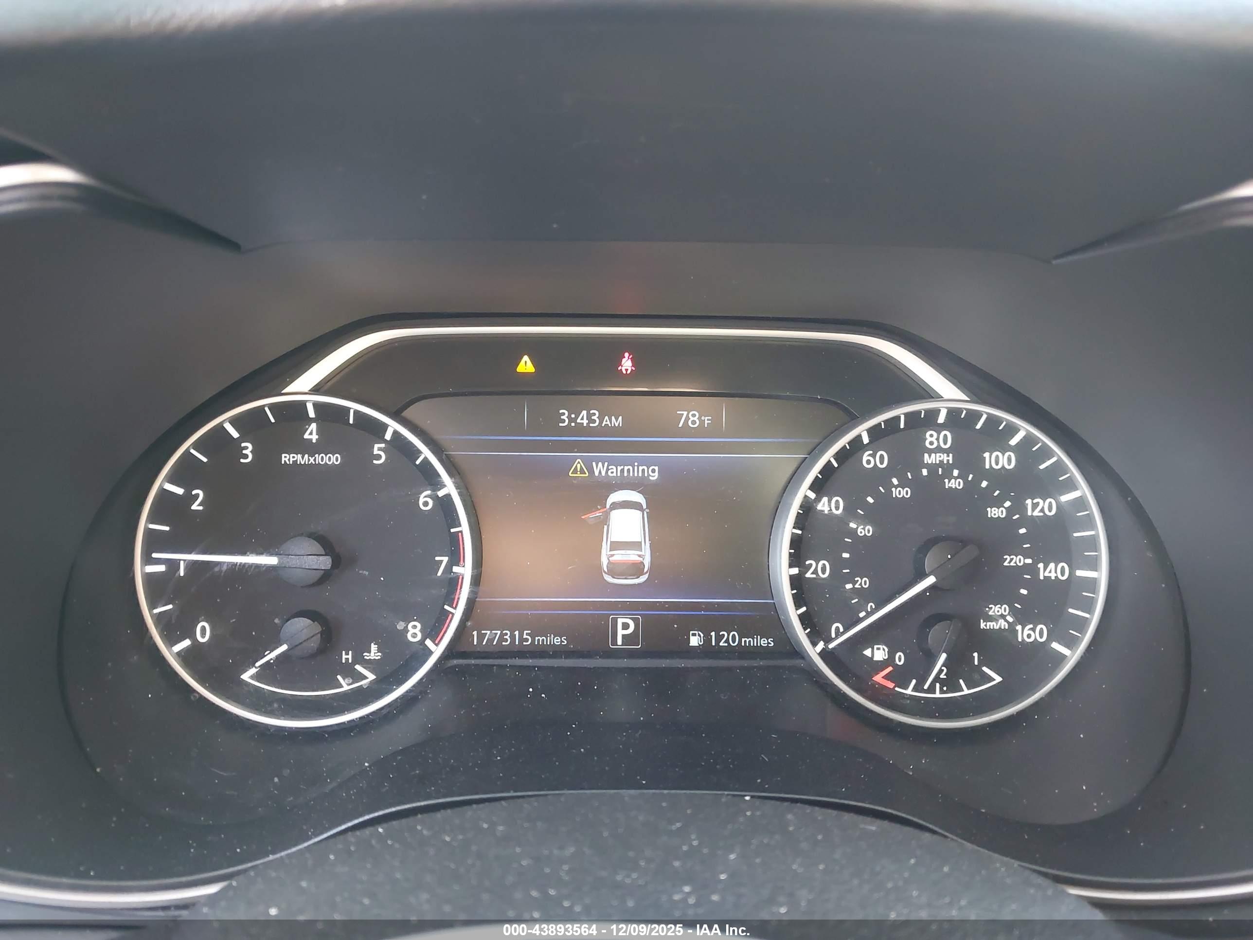 NISSAN MAXIMA image 7
