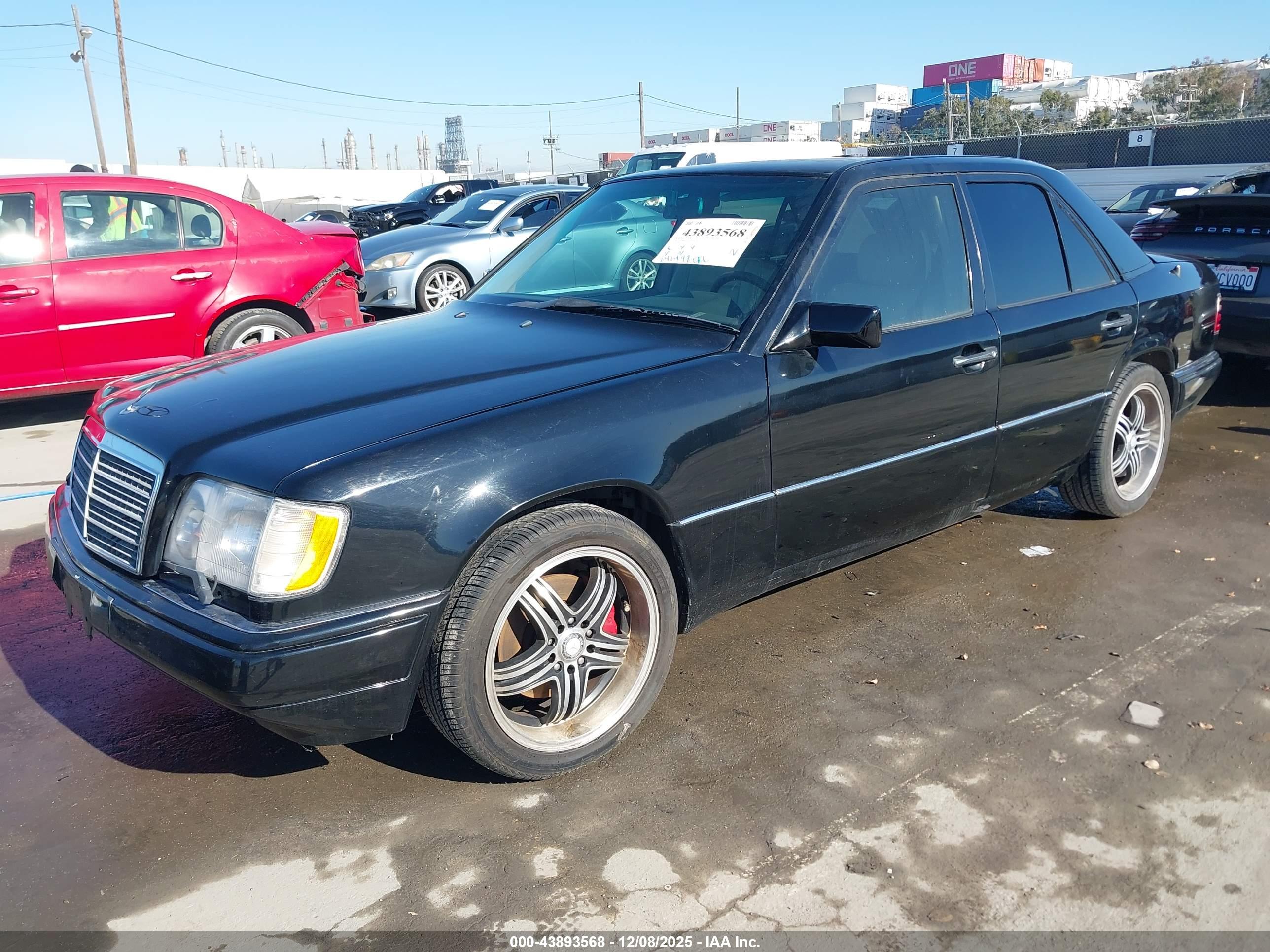 MERCEDES-BENZ E image 2