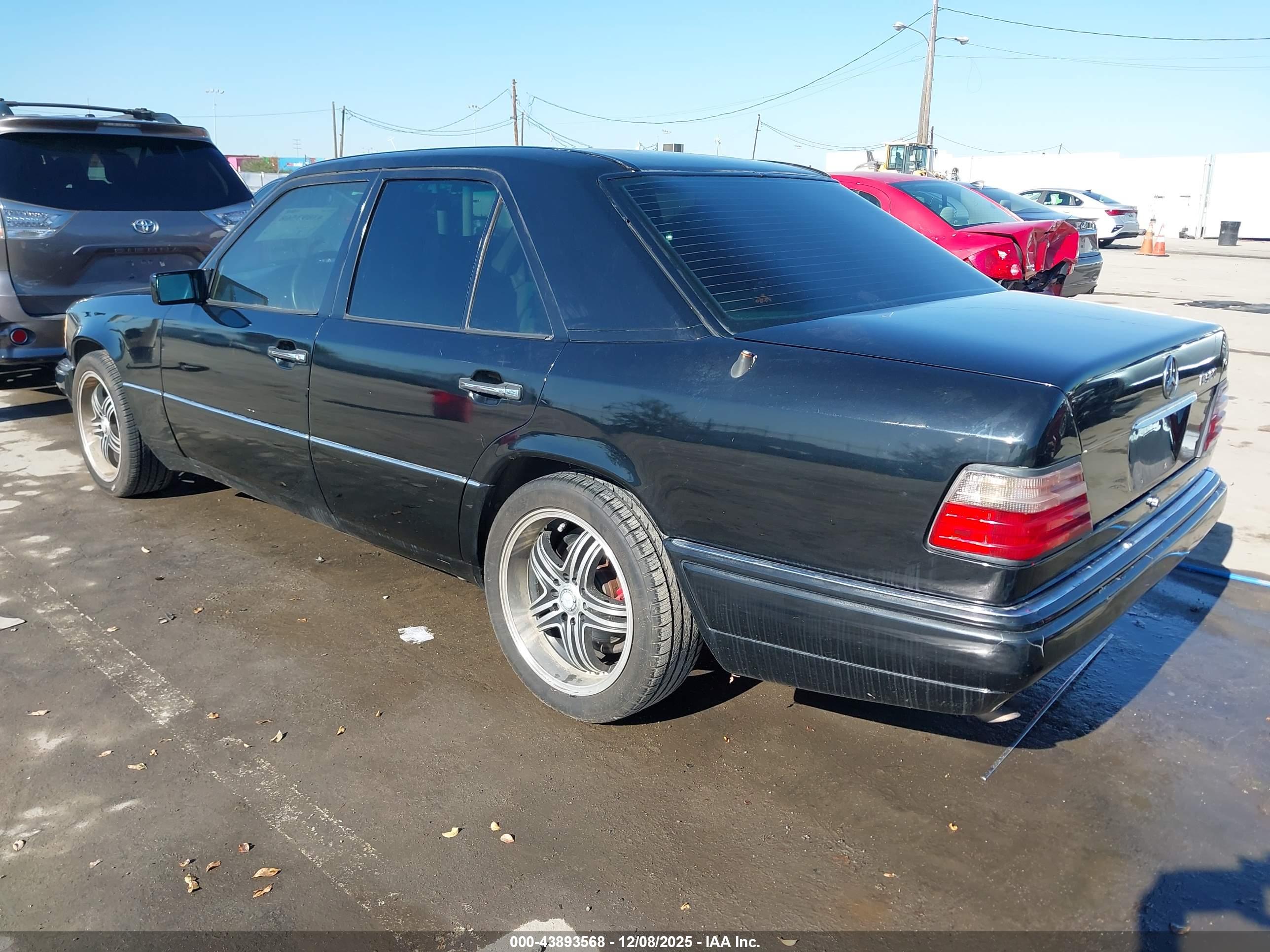 MERCEDES-BENZ E image 3