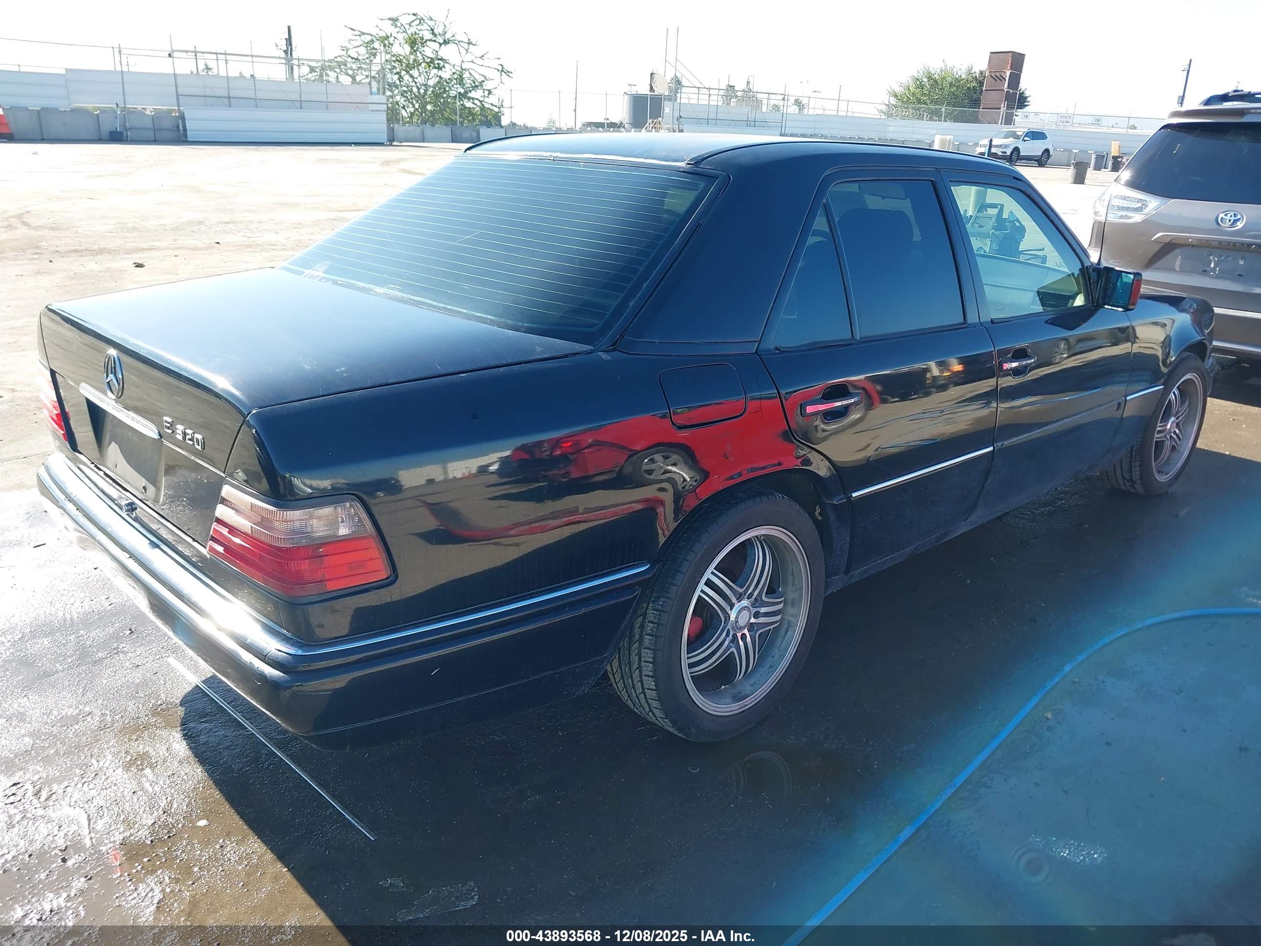 MERCEDES-BENZ E image 4