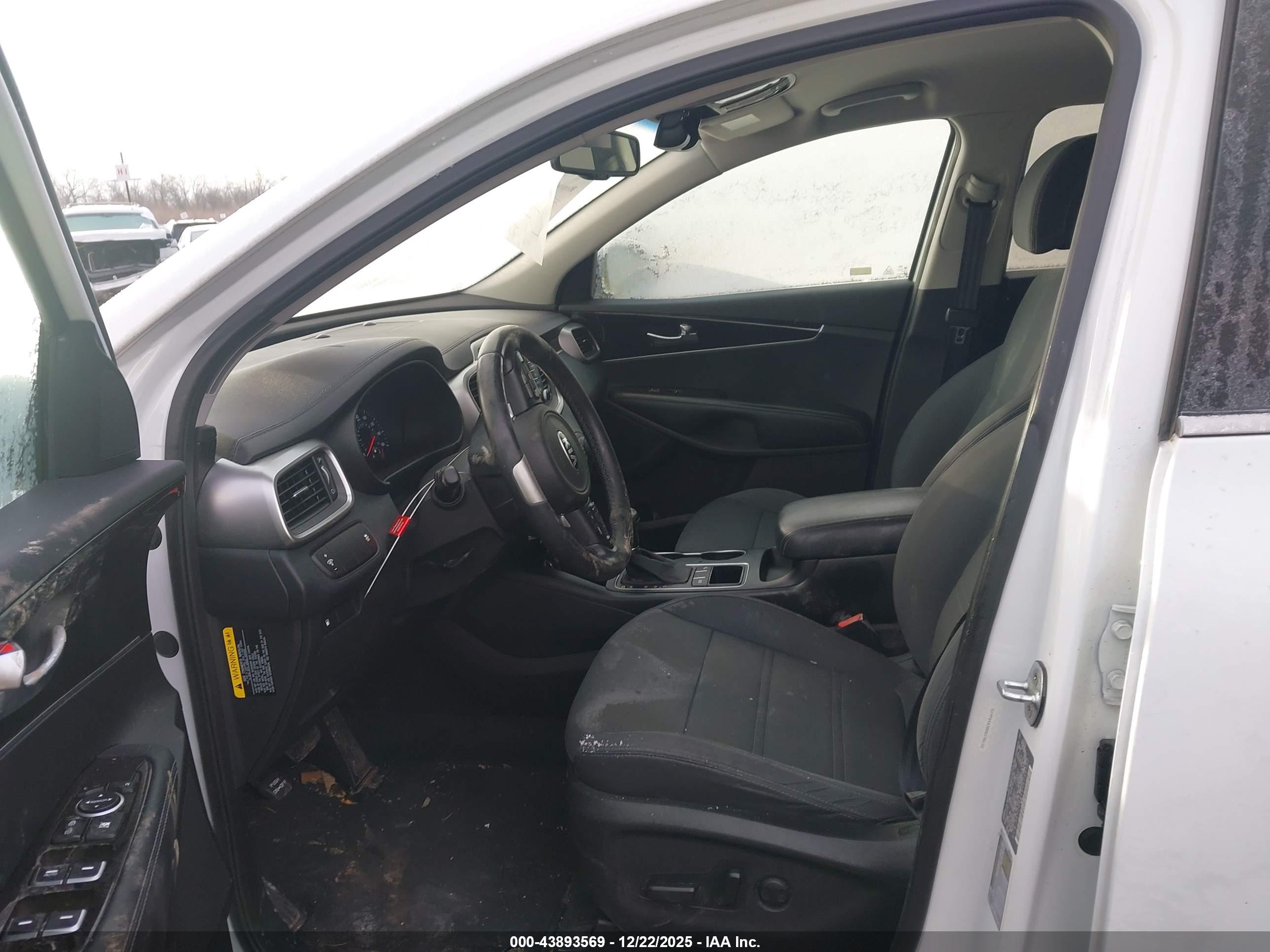KIA SORENTO image 5