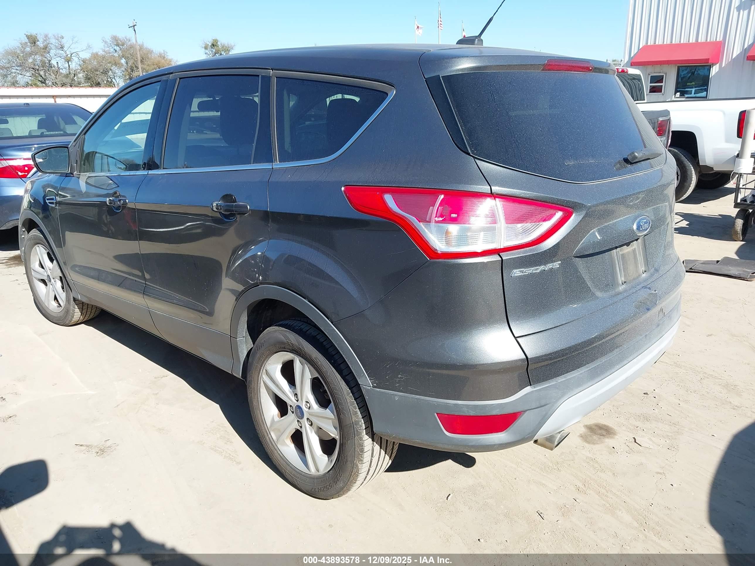 FORD ESCAPE image 3