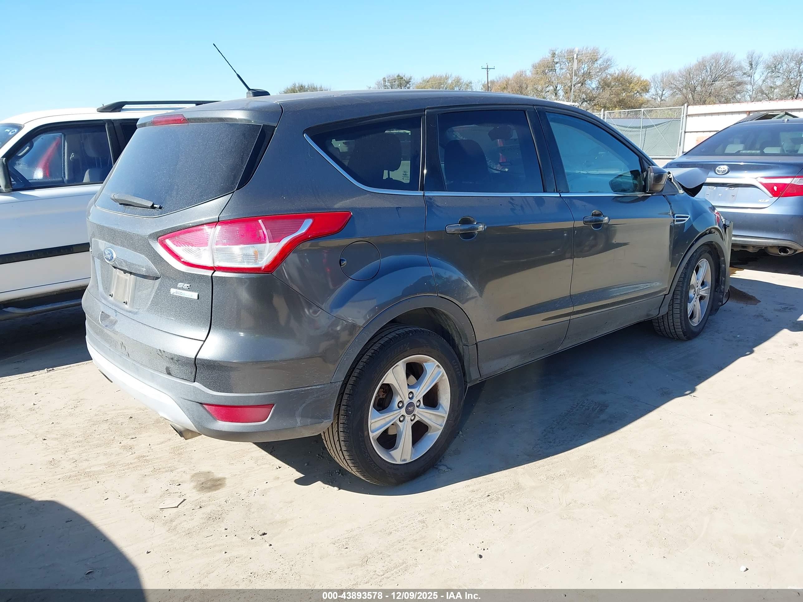 FORD ESCAPE image 4