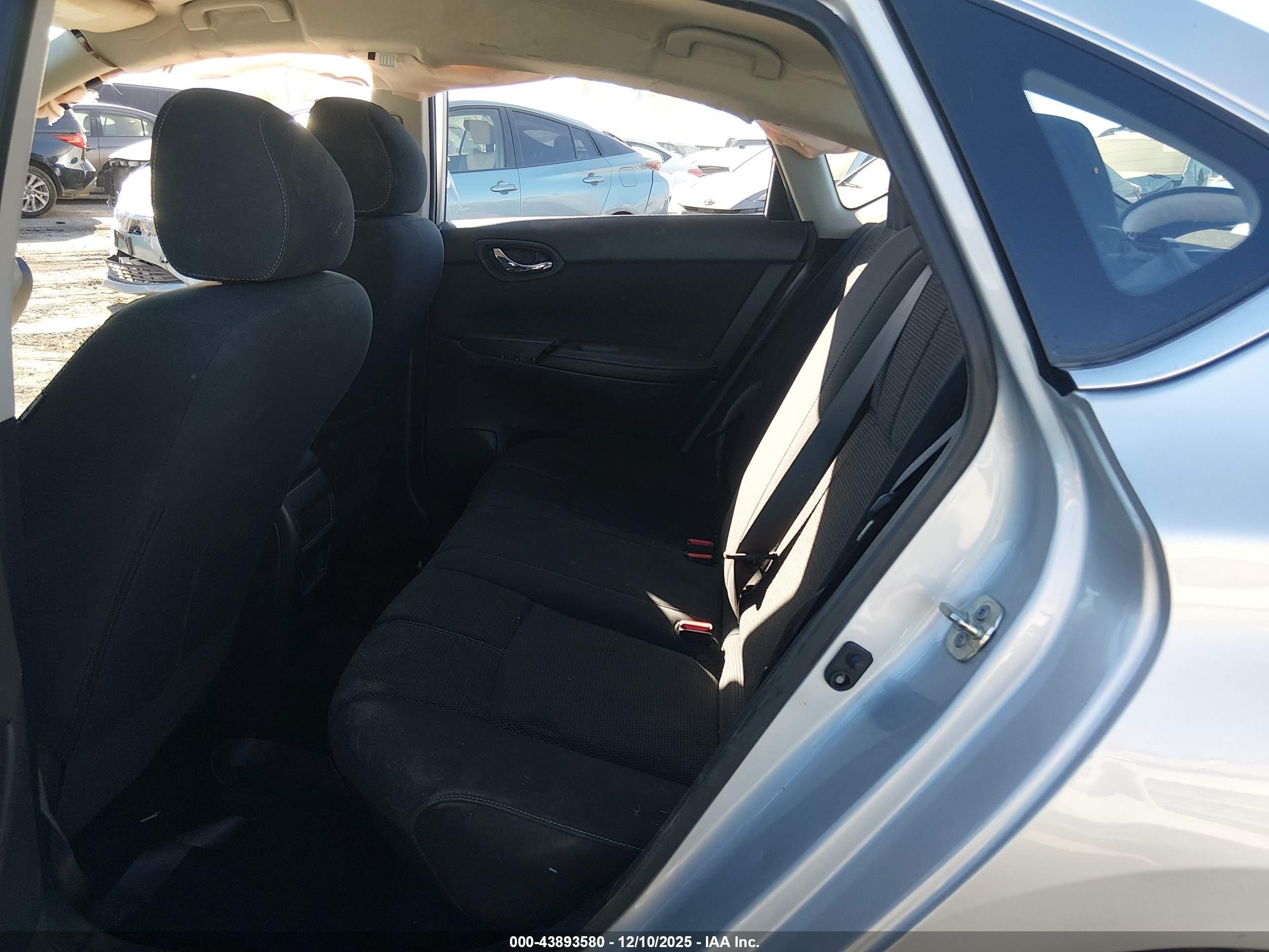 NISSAN SENTRA image 8
