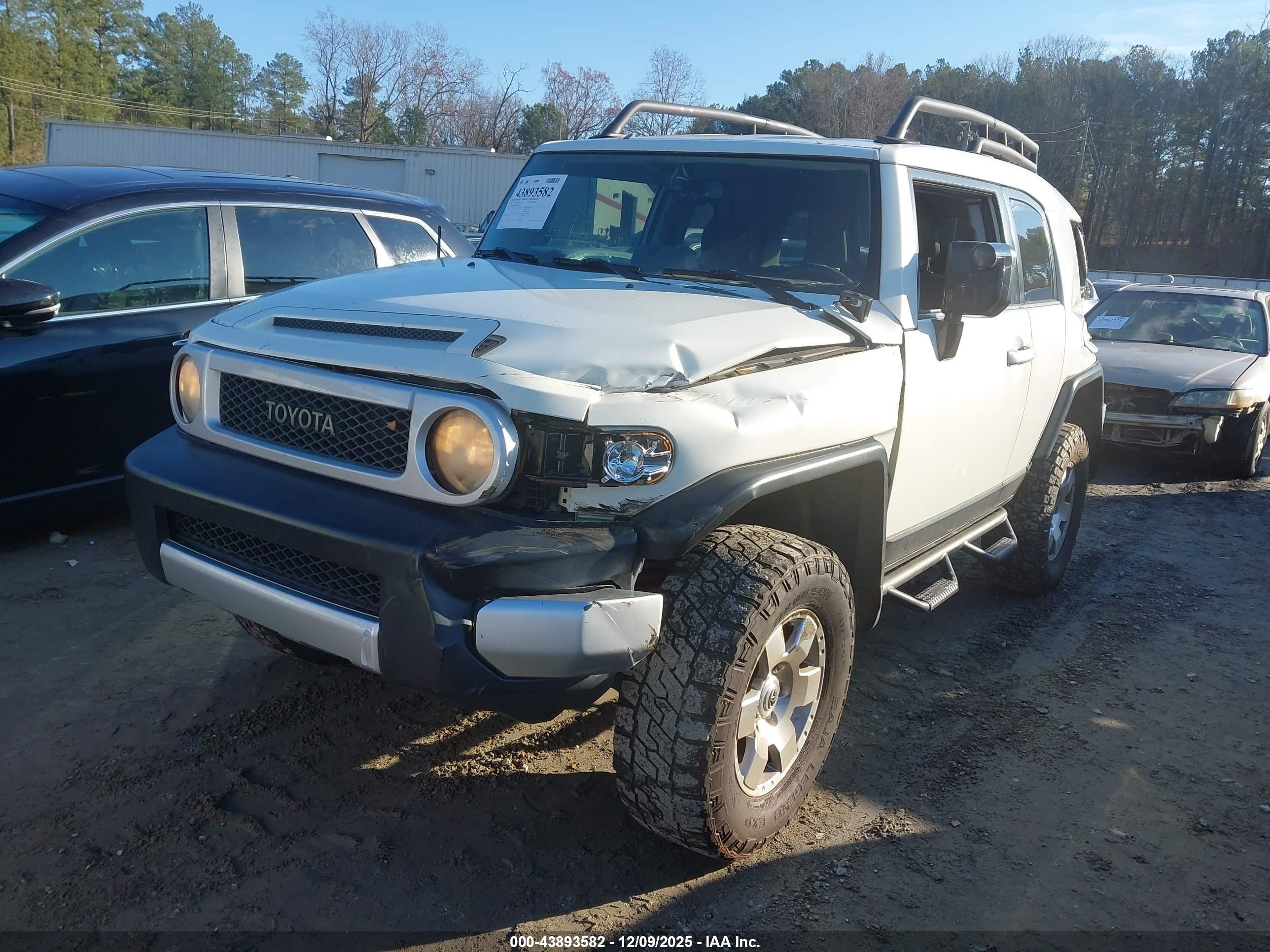 TOYOTA FJ image 2