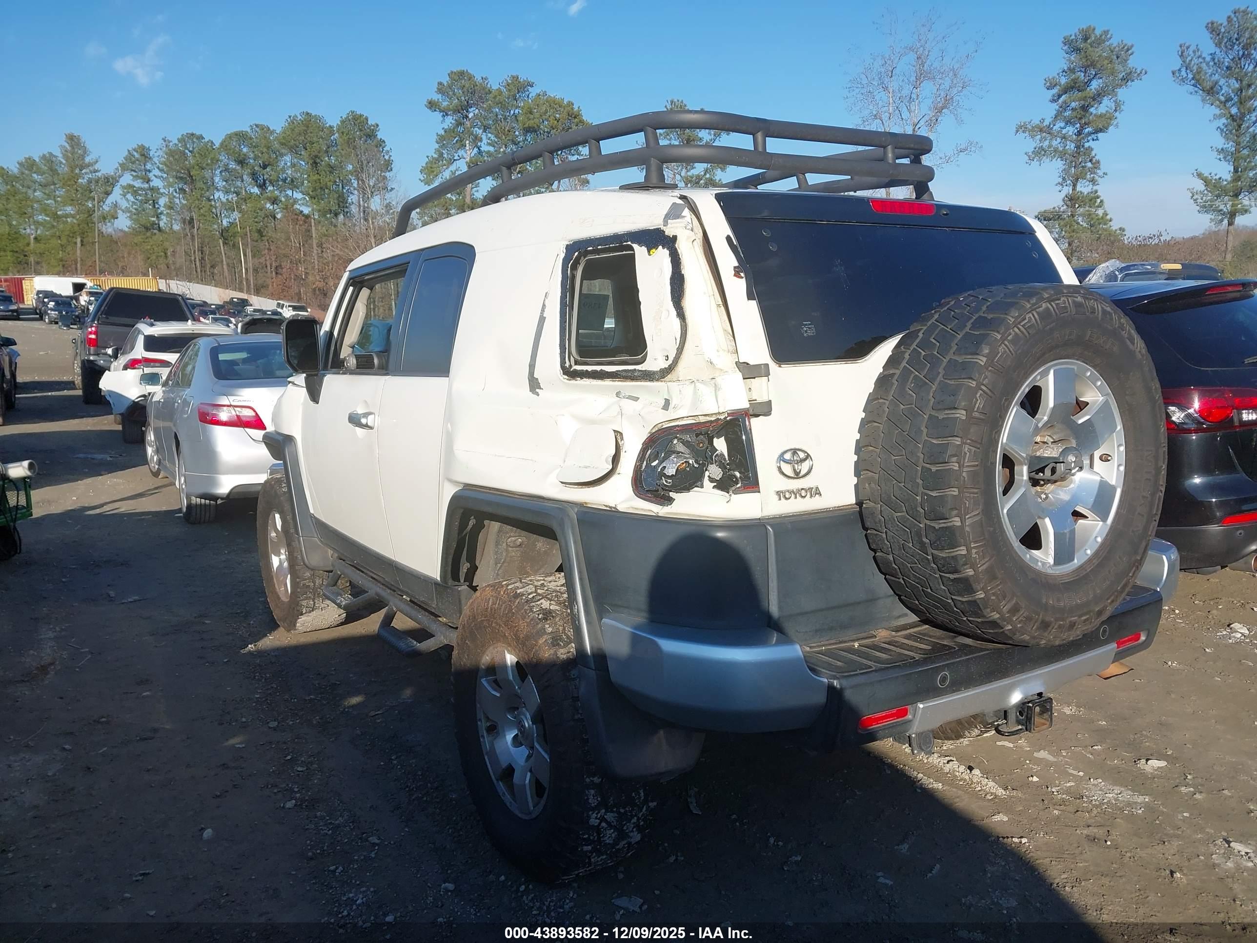 TOYOTA FJ image 3