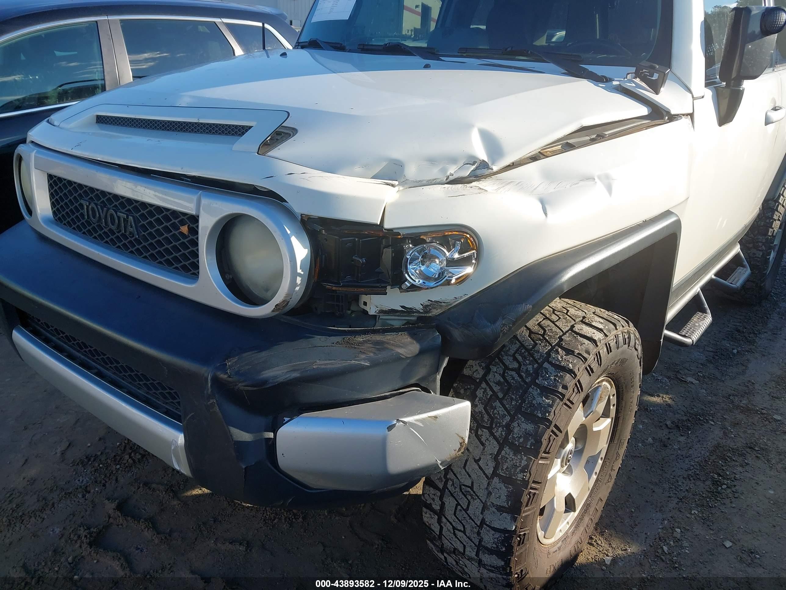 TOYOTA FJ image 6