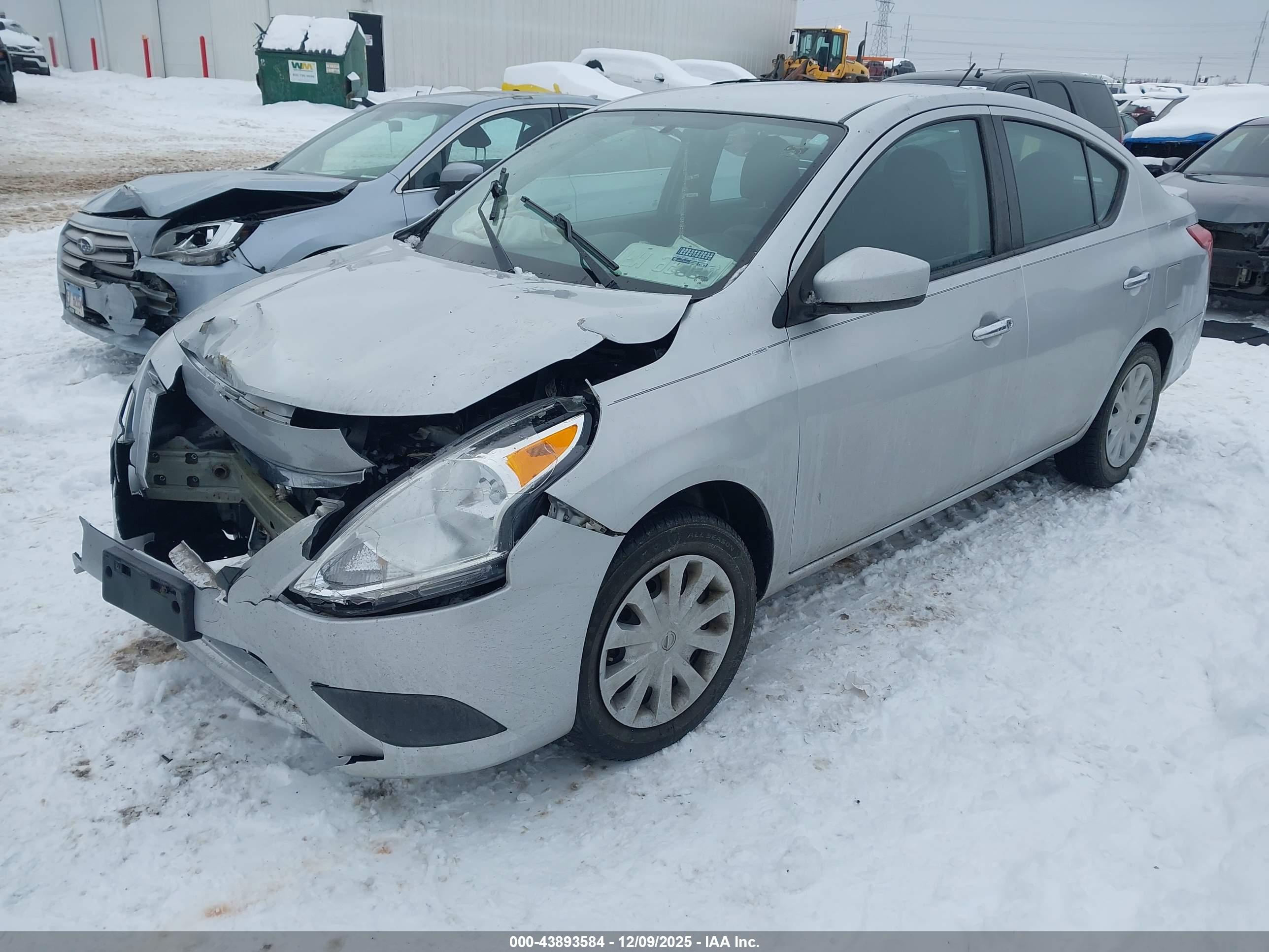 NISSAN VERSA image 2