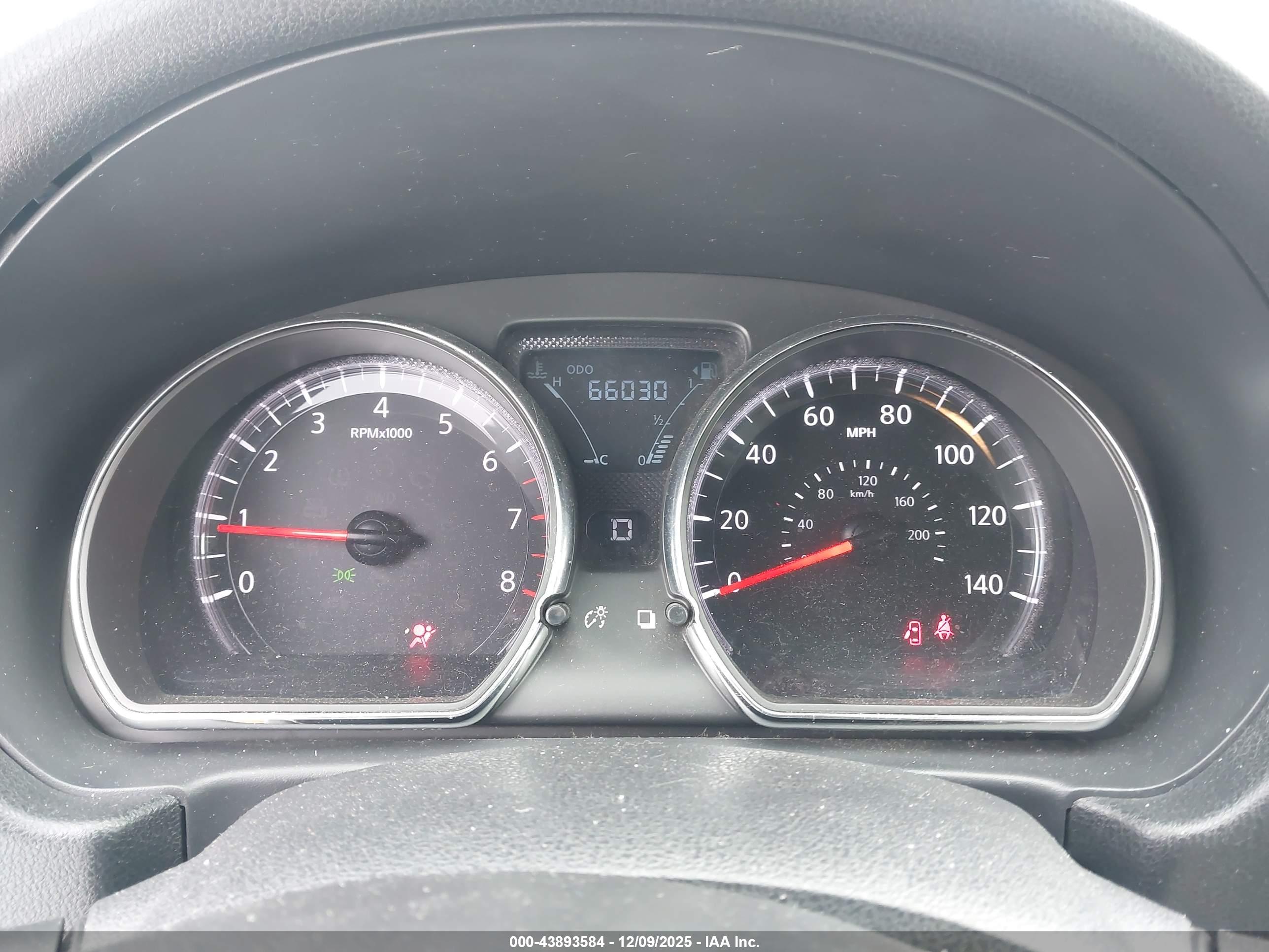 NISSAN VERSA image 7