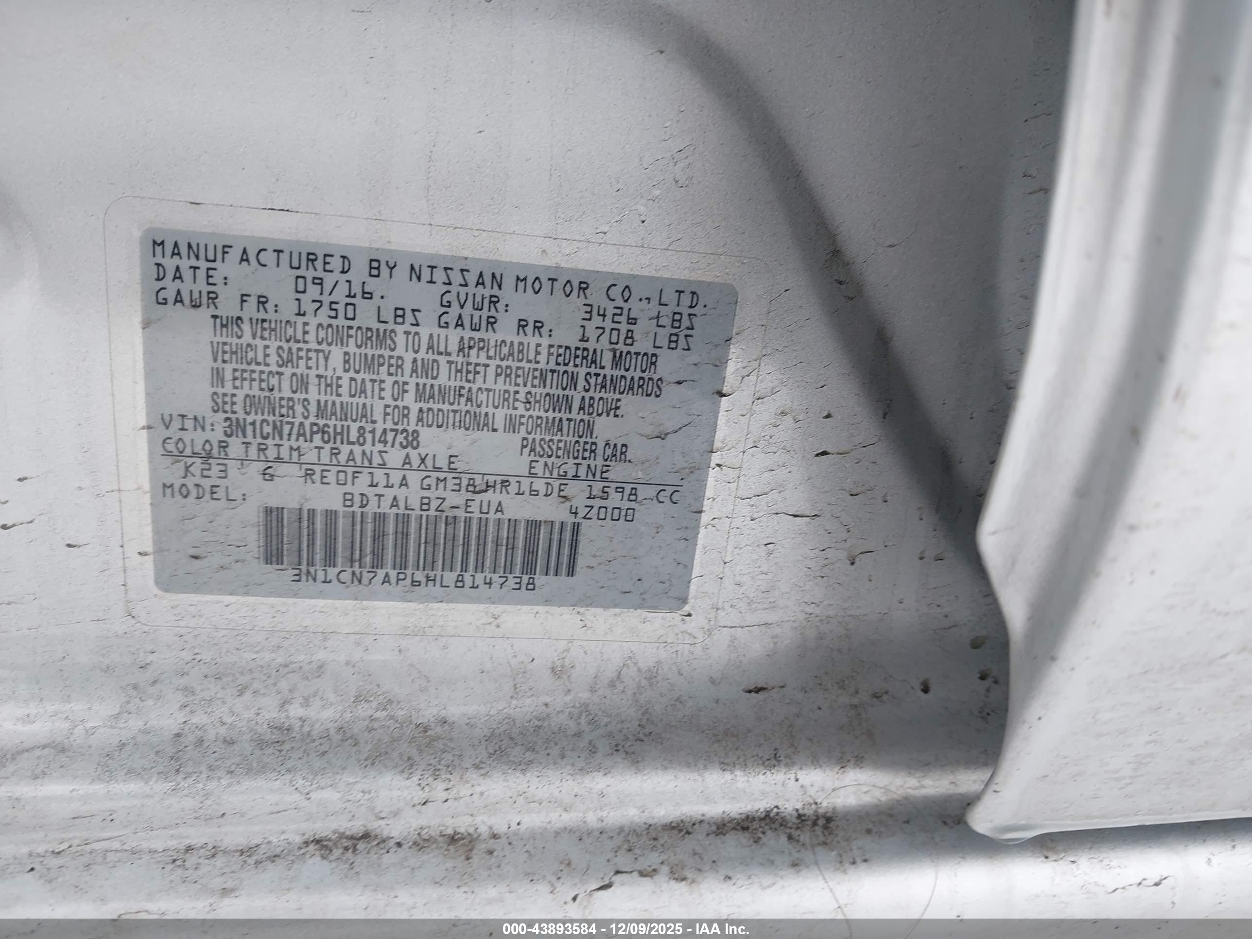 NISSAN VERSA image 9