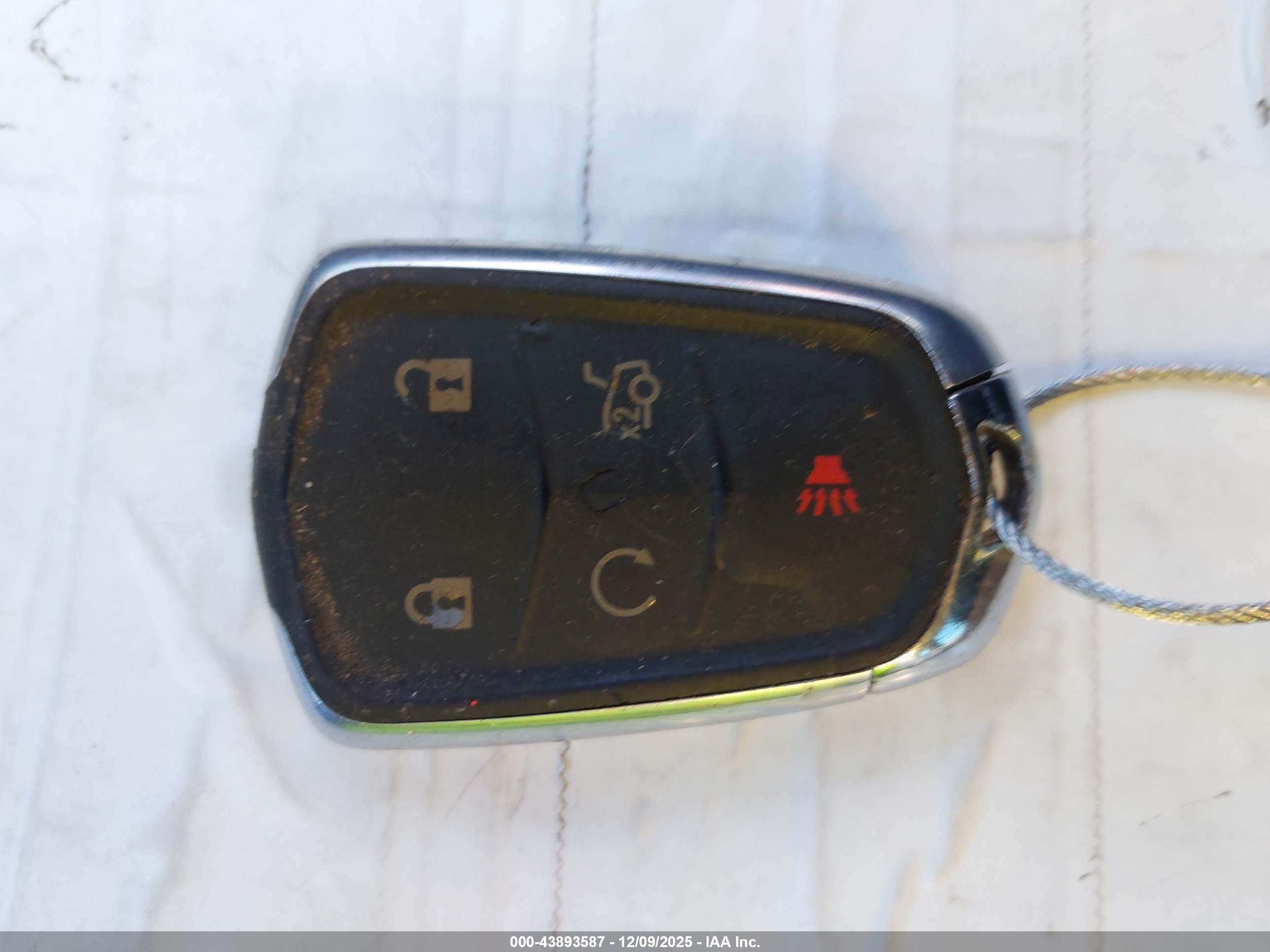CADILLAC XTS image 11