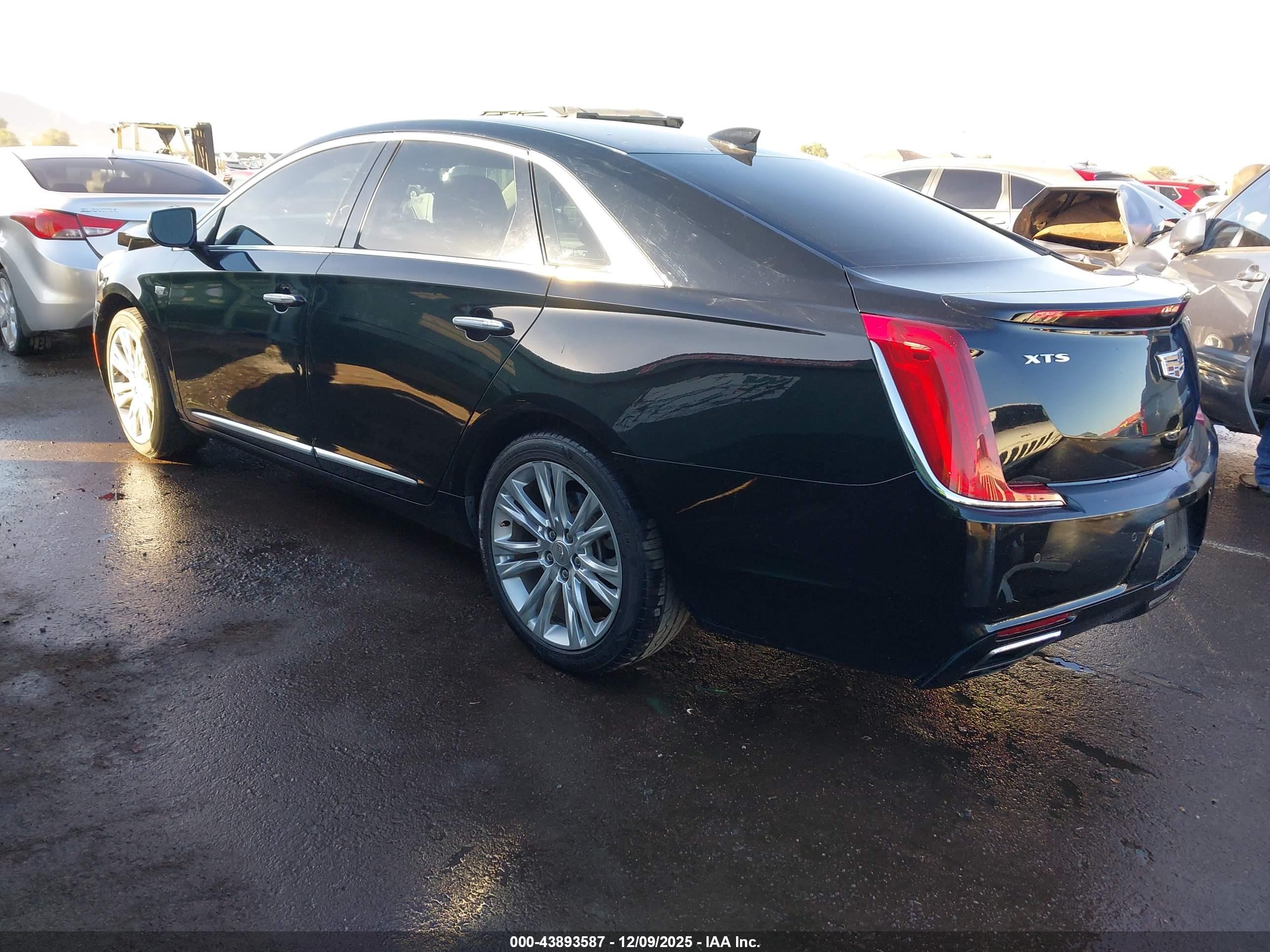 CADILLAC XTS image 3