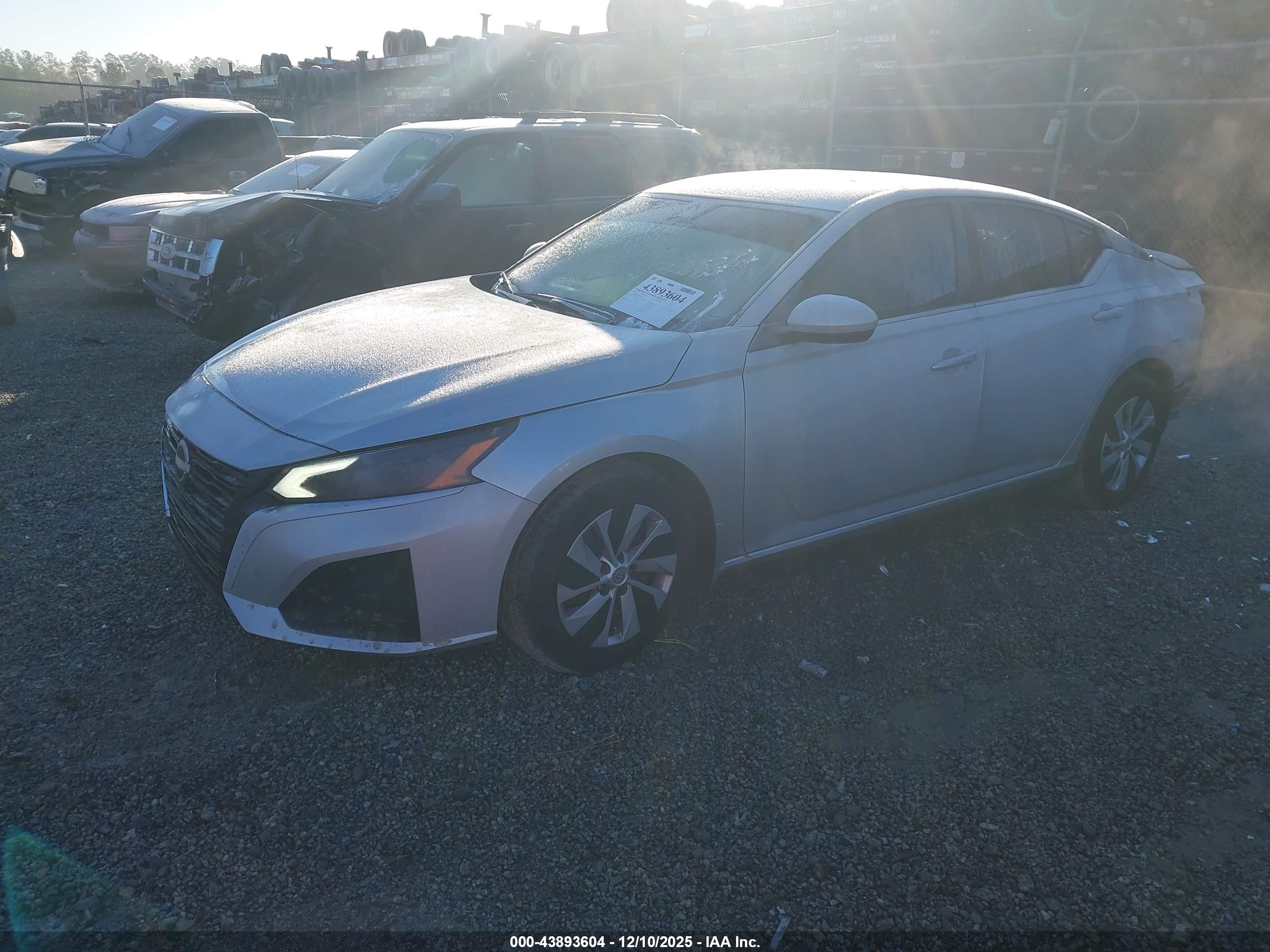 NISSAN ALTIMA image 2