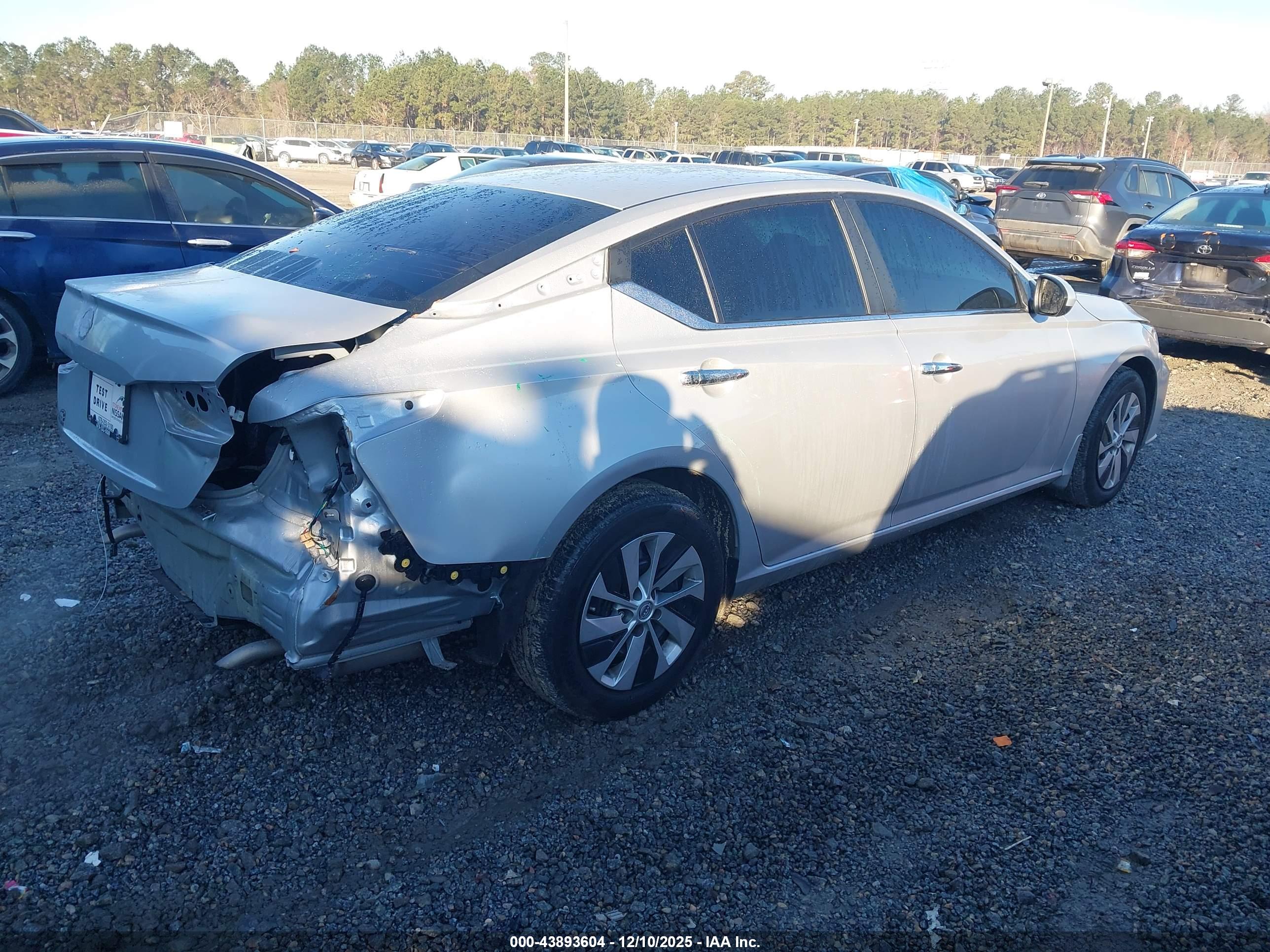 NISSAN ALTIMA image 4