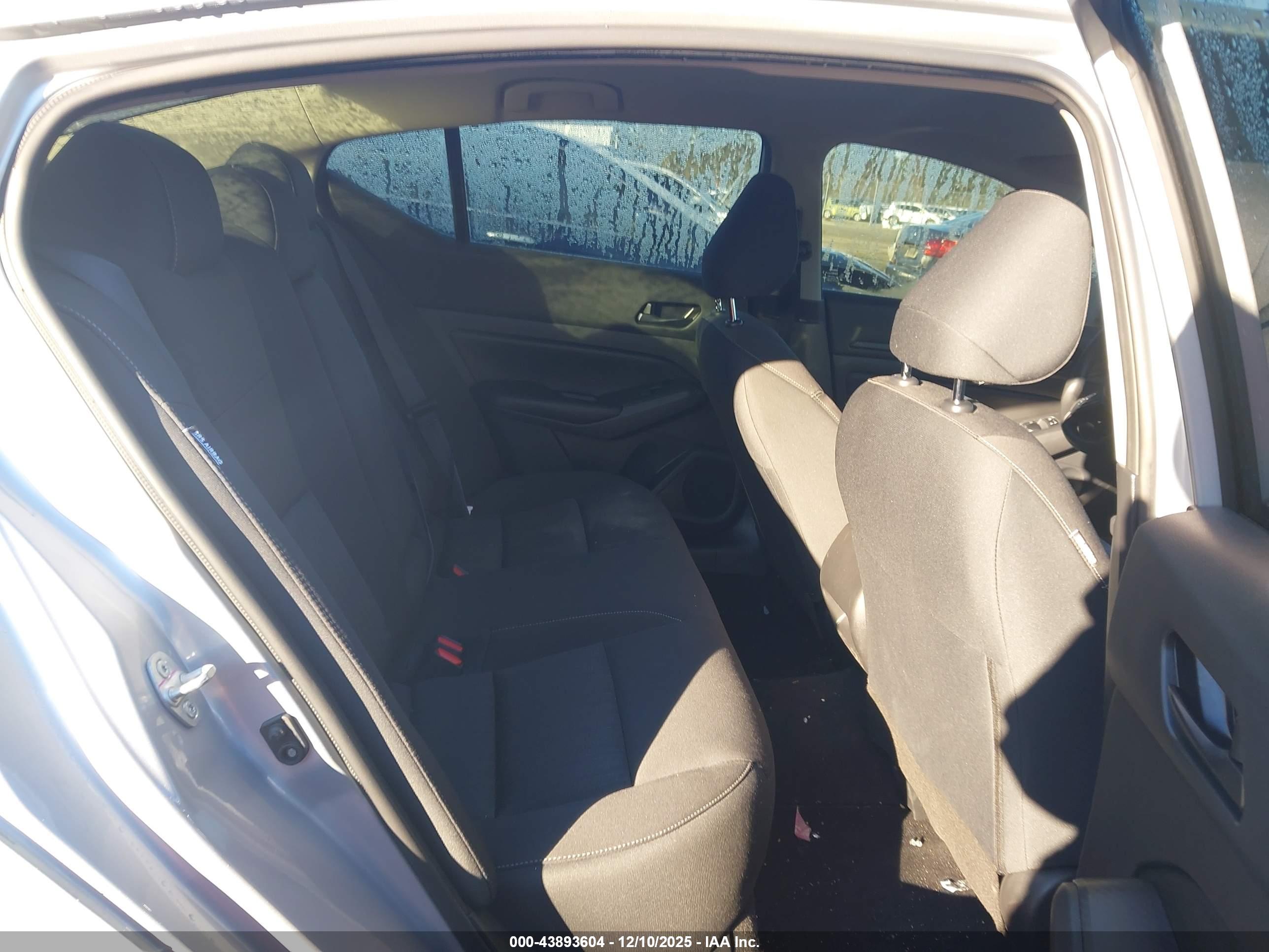 NISSAN ALTIMA image 8