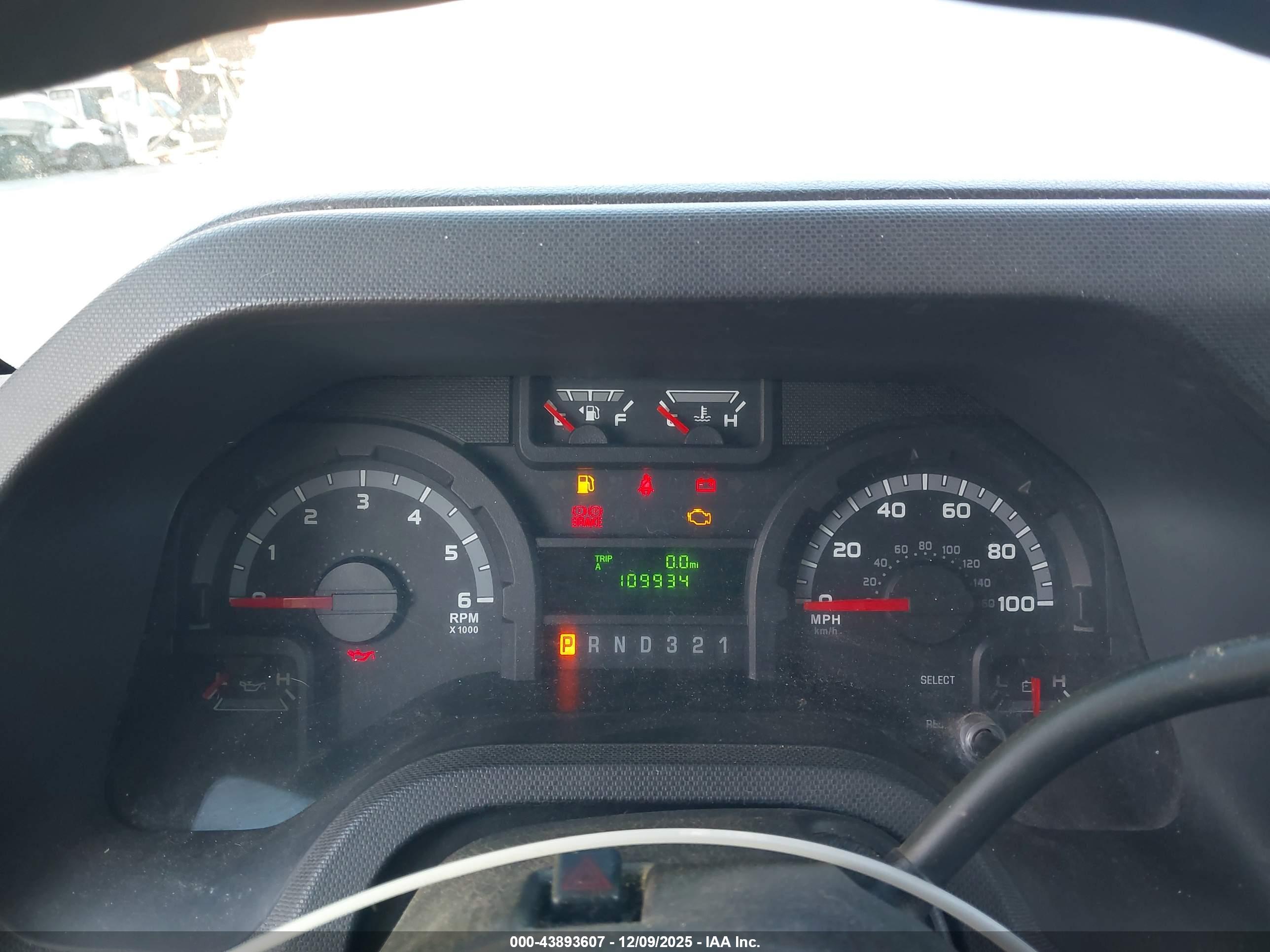 FORD E-350 image 6