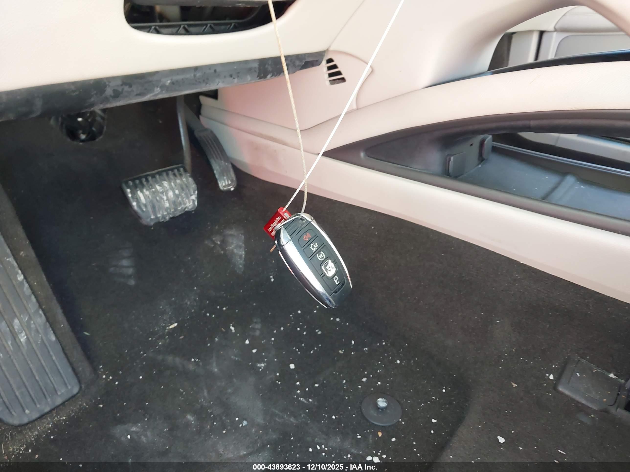 LINCOLN MKZ image 11