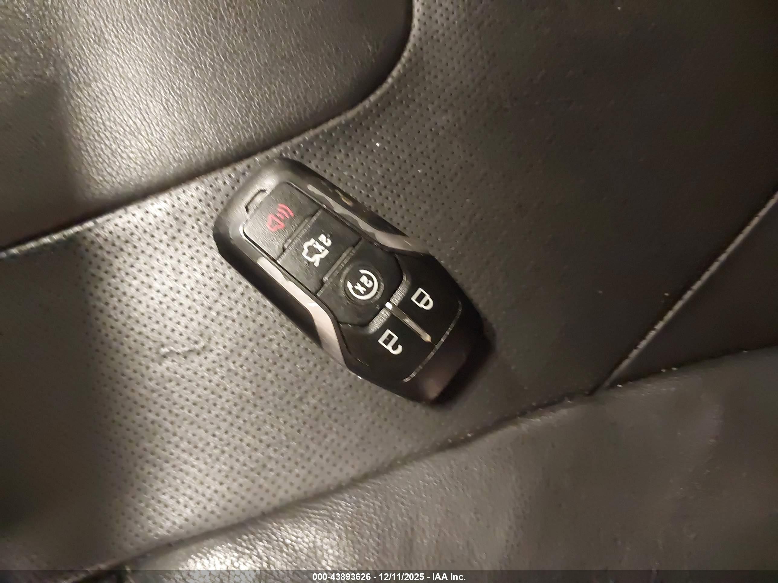 FORD FUSION image 11